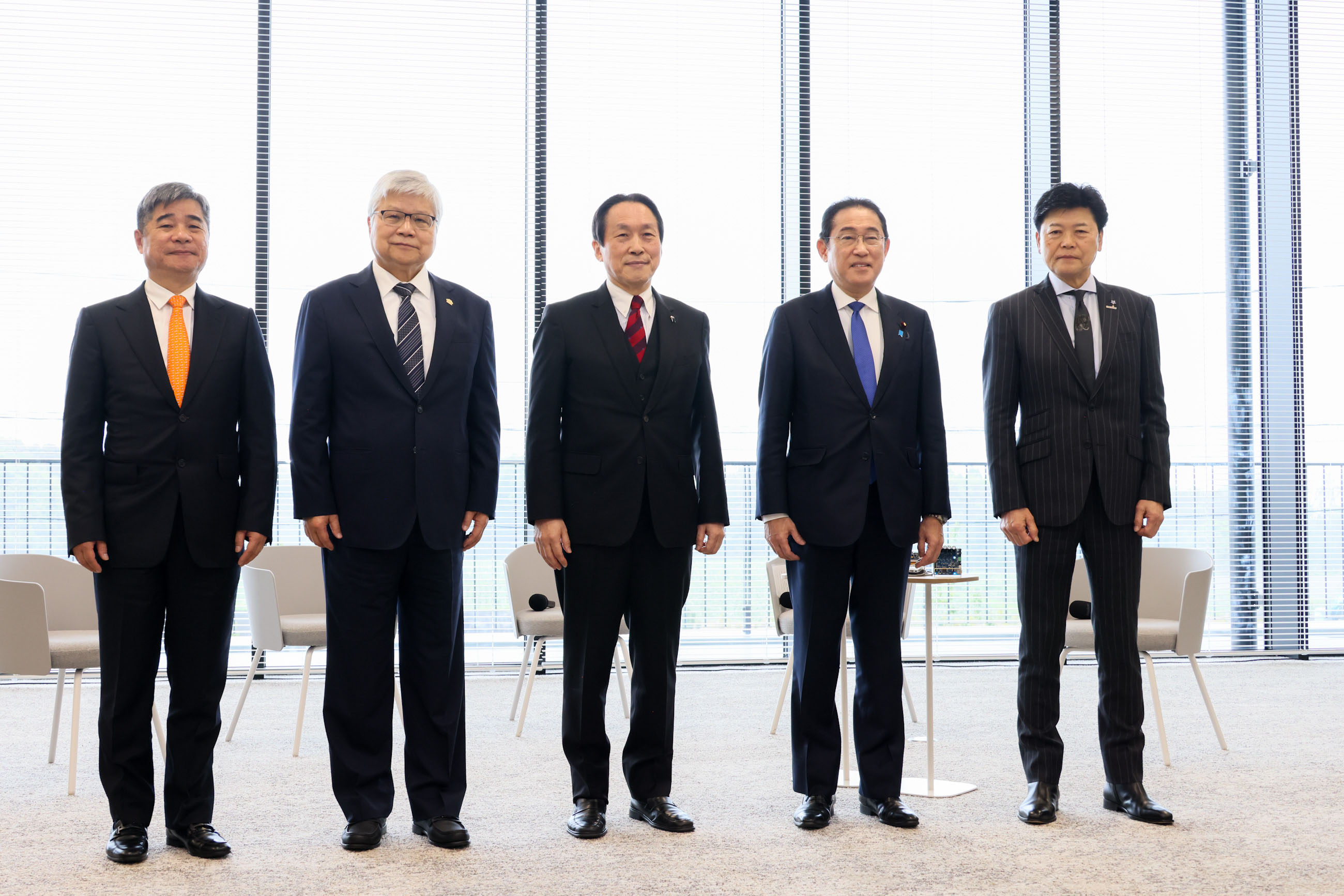 Prime Minister Kishida holding a small group talk with TSMC and local small and medium-sized enterprises (1)