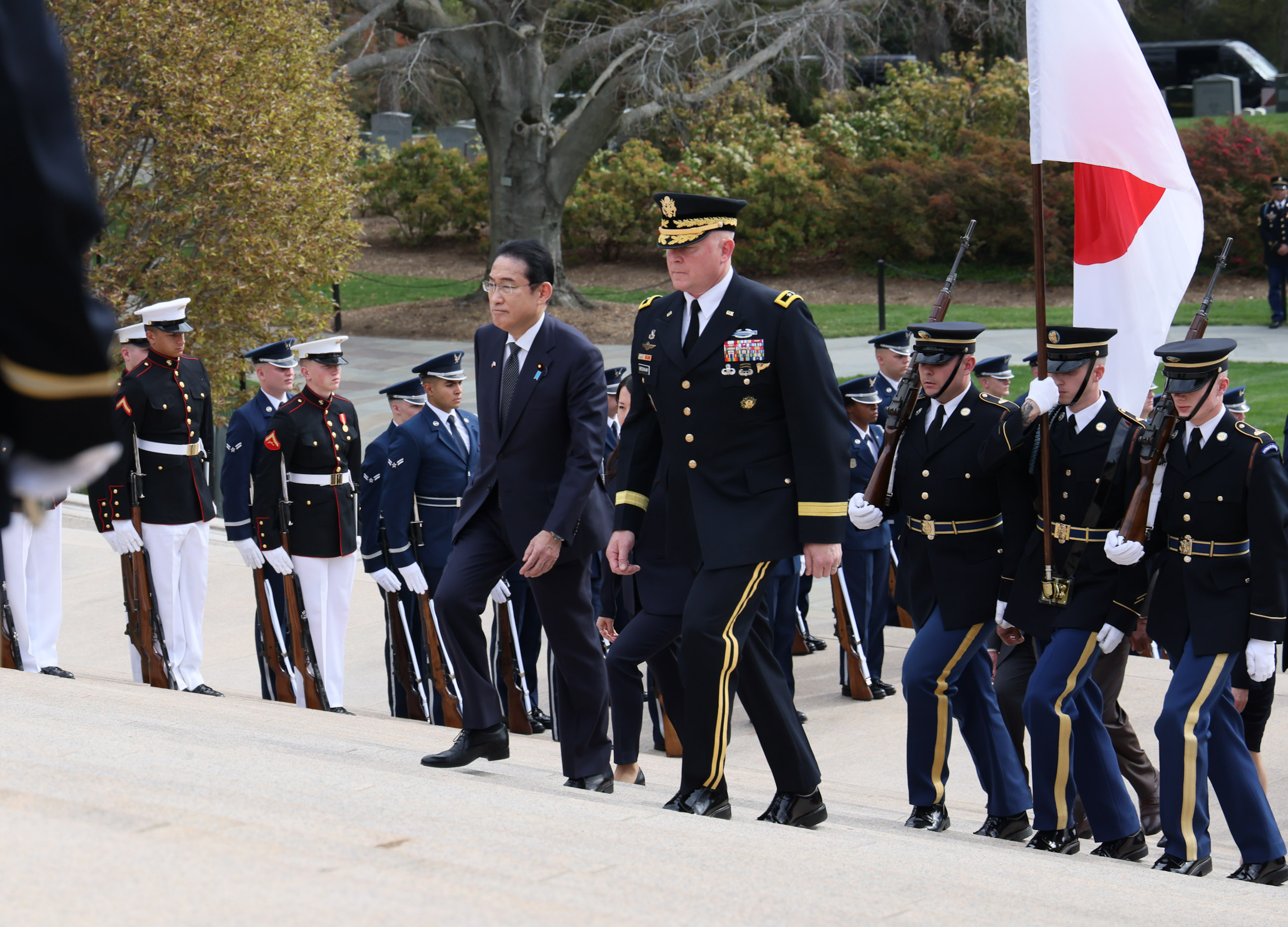 Prime Minister Kishida visiting Arlington National Cemetery (2)
