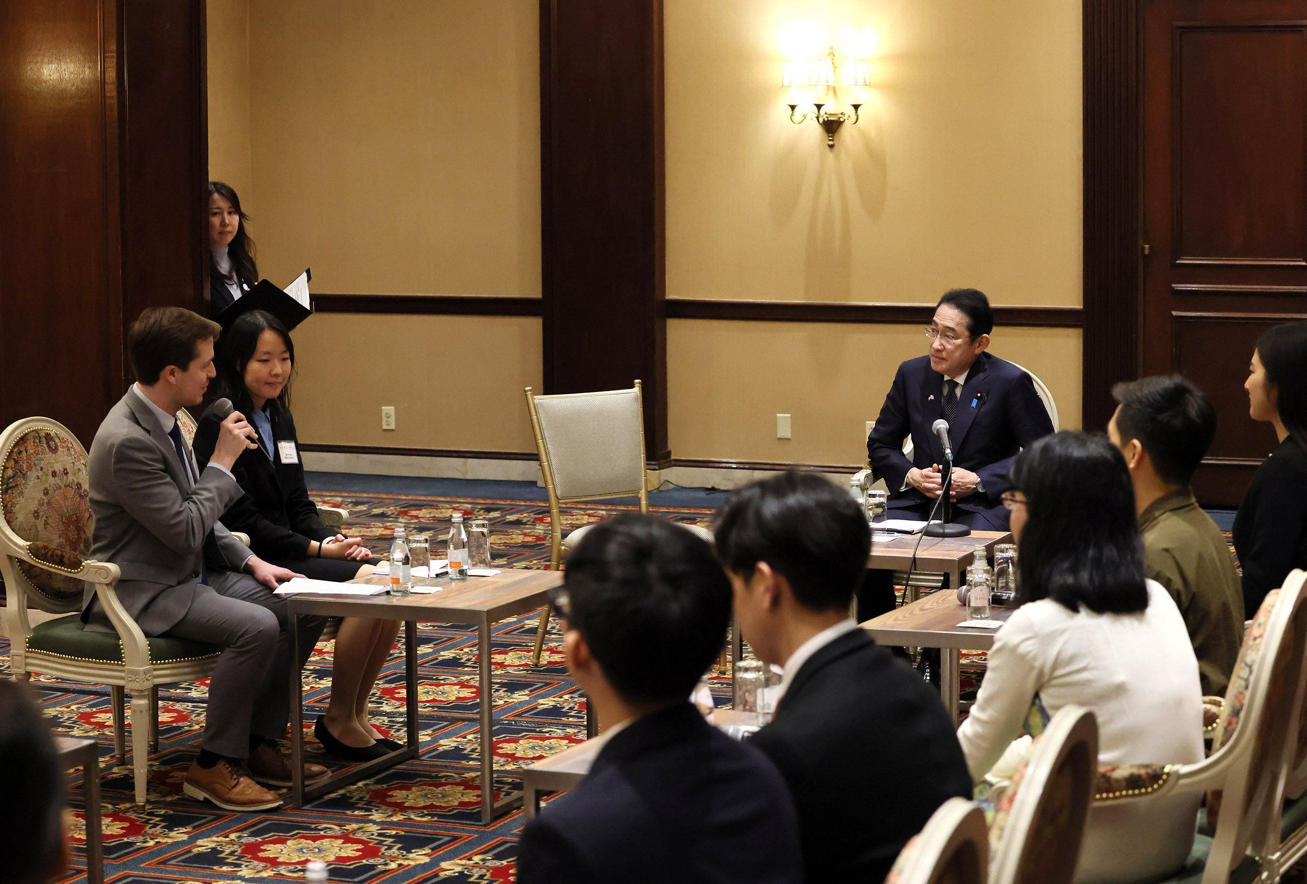 Prime Minister Kishida having a dialogue with the next generation for Japan- U.S. friendship and cooperation (2)