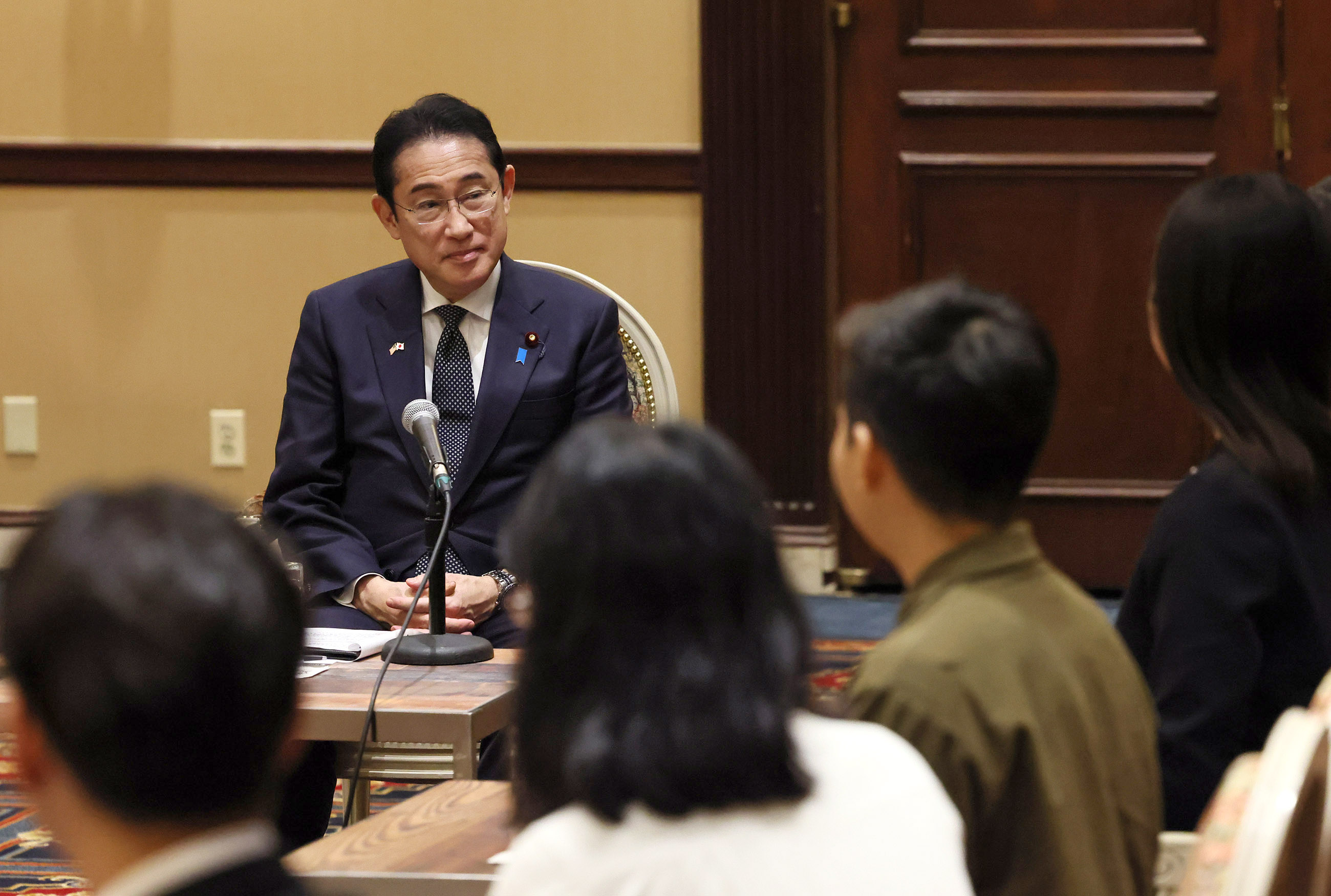 Prime Minister Kishida having a dialogue with the next generation for Japan- U.S. friendship and cooperation (3)