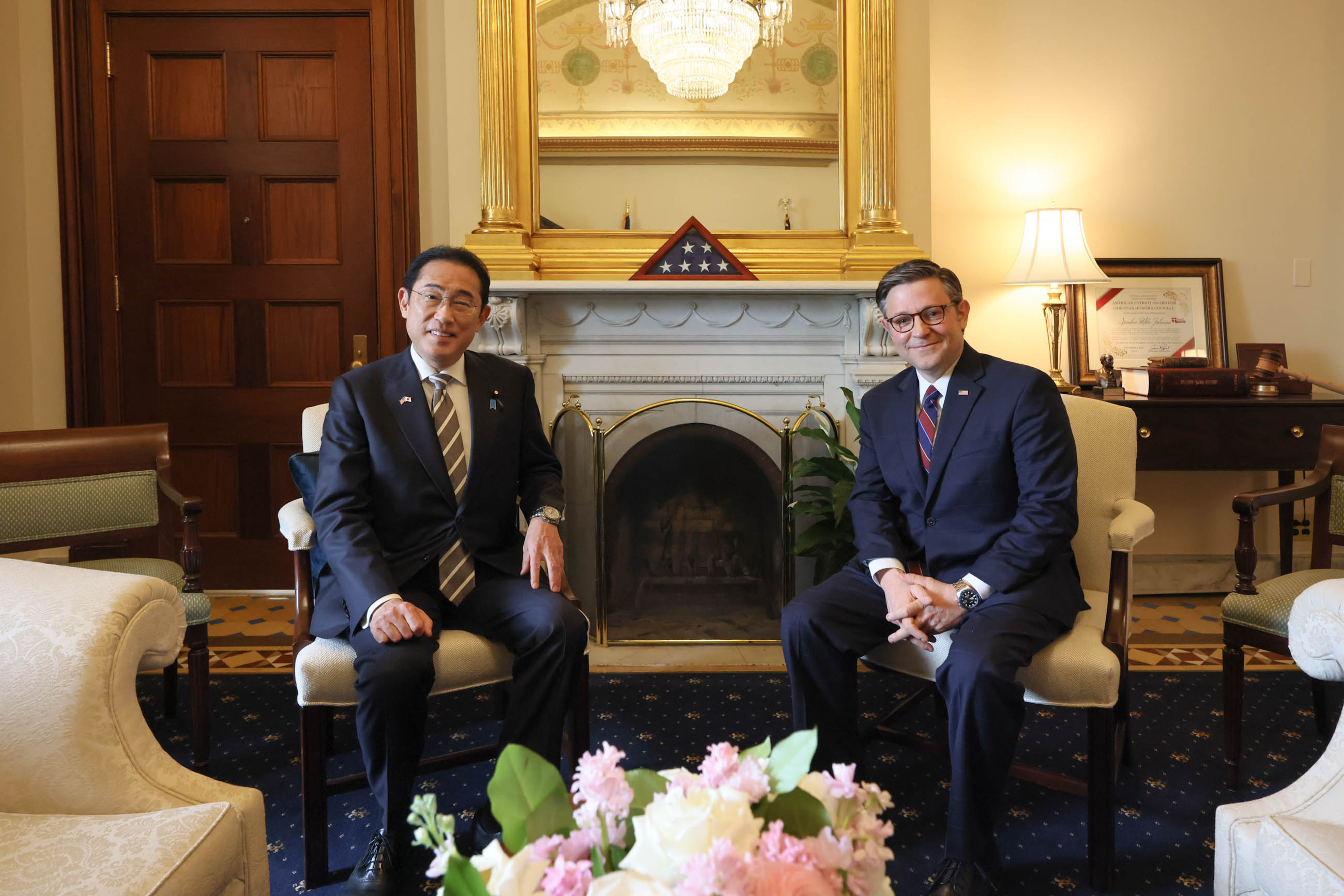 Prime Minister Kishida meeting with Speaker Johnson of the U.S. House of Representatives (3)