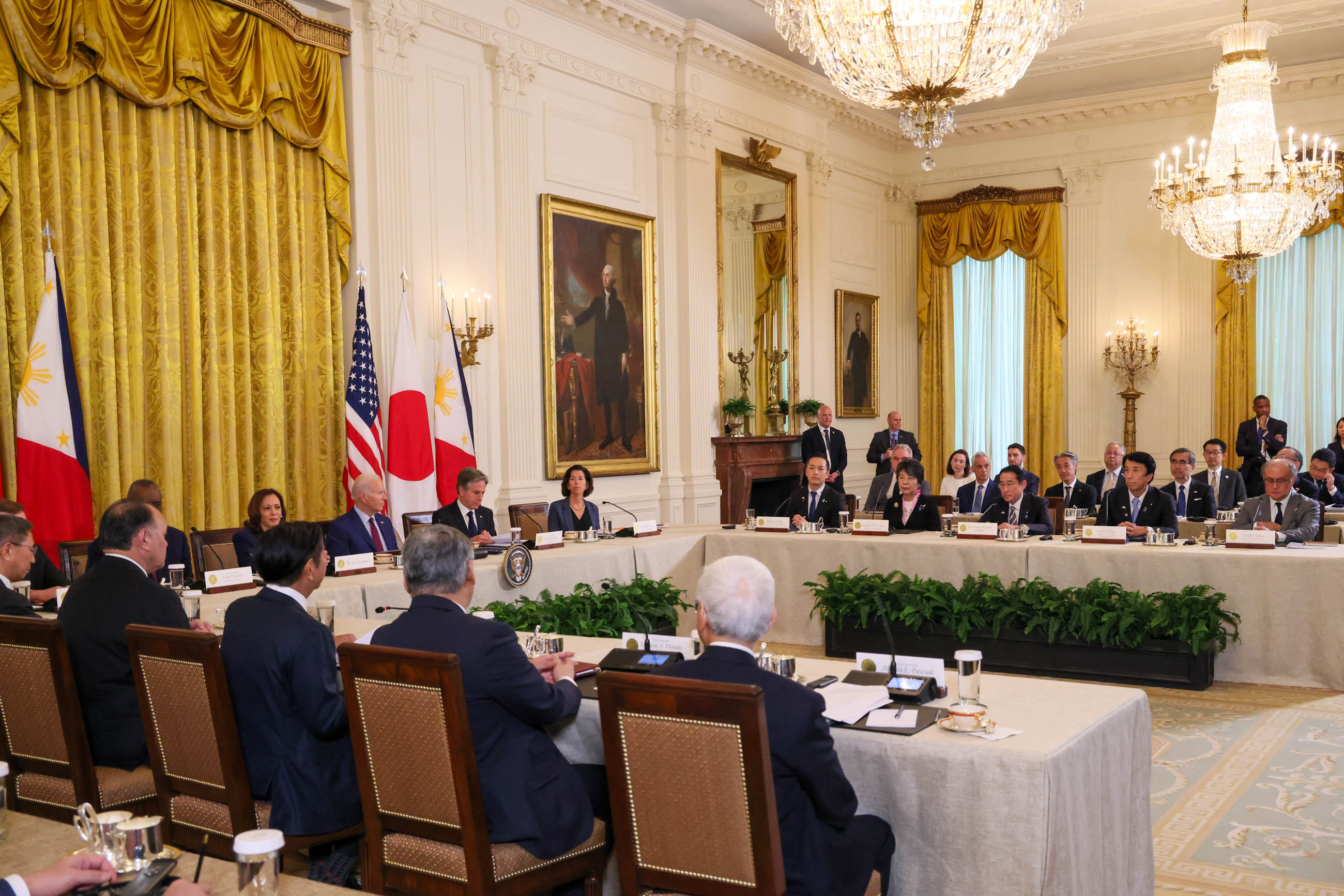 Japan-U.S.-Philippines Summit Meeting (5)