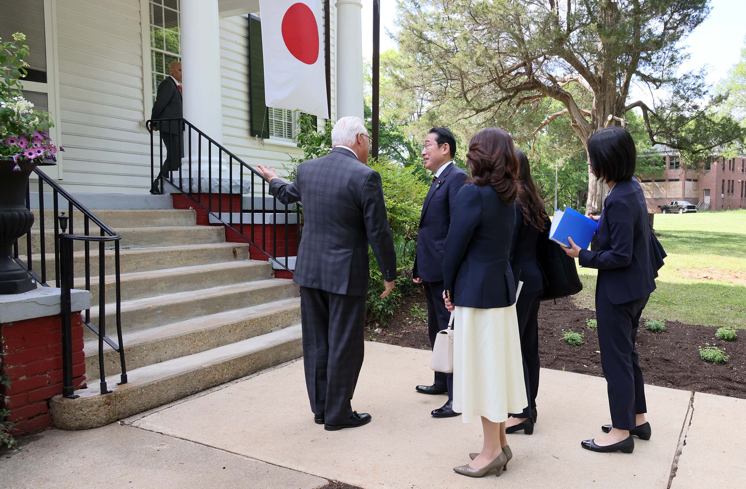 Prime Minister Kishida holding talks with Japanese language learners (1)