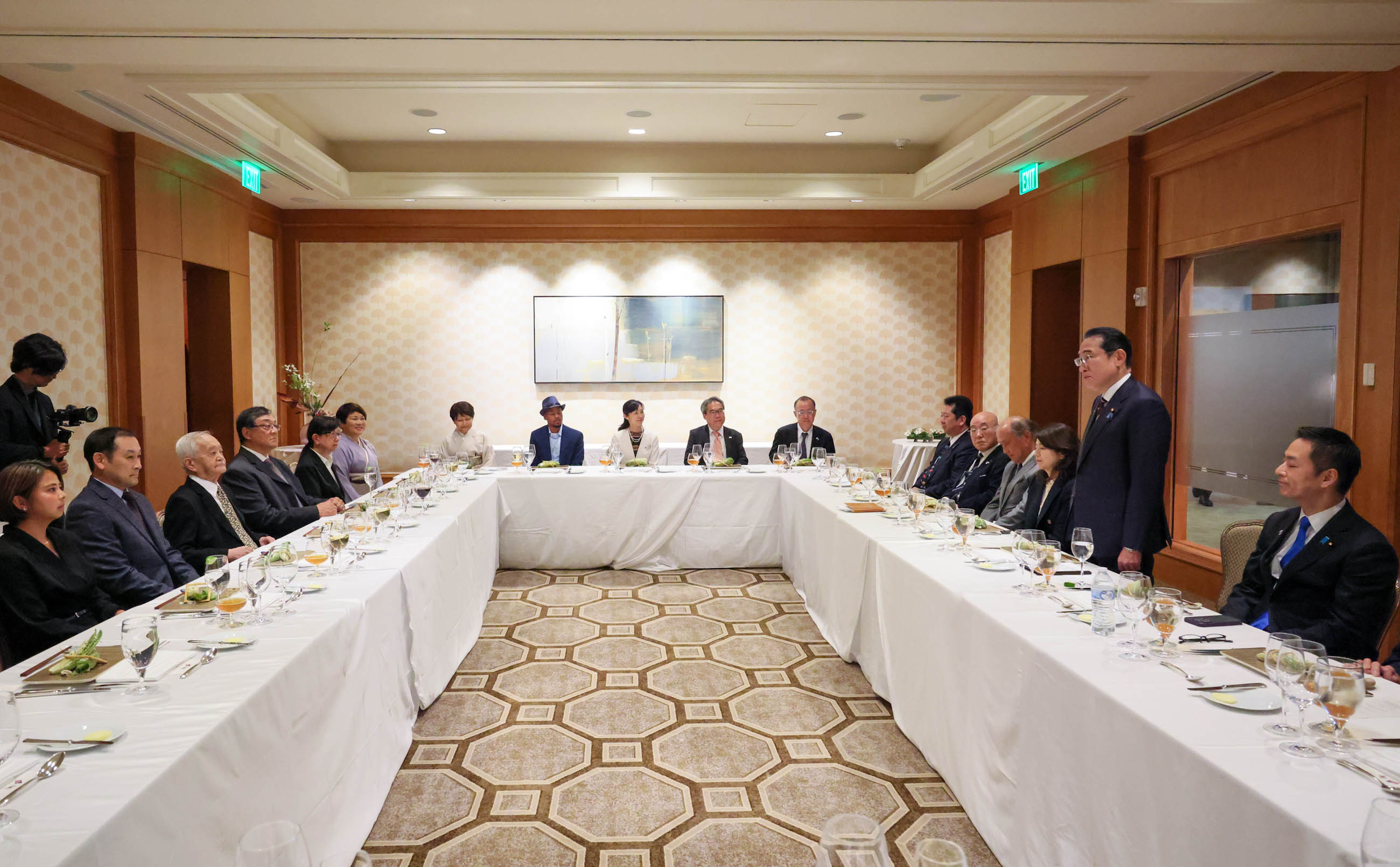 Dinner with individuals who have ties with Japan residing in the State of North Carolina (1)