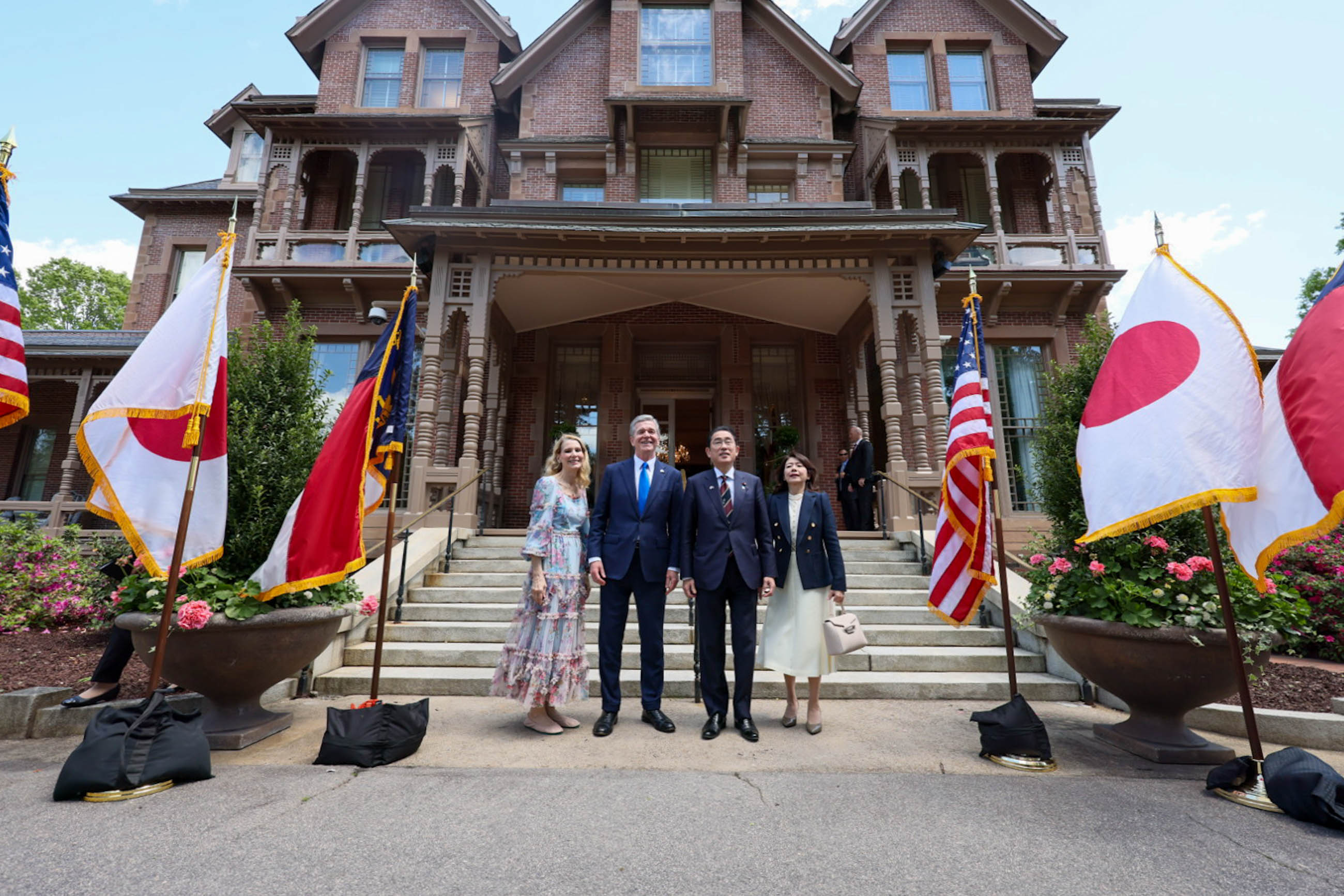 Luncheon meeting with Governor Roy Cooper and First Lady Kristin Cooper (1) 