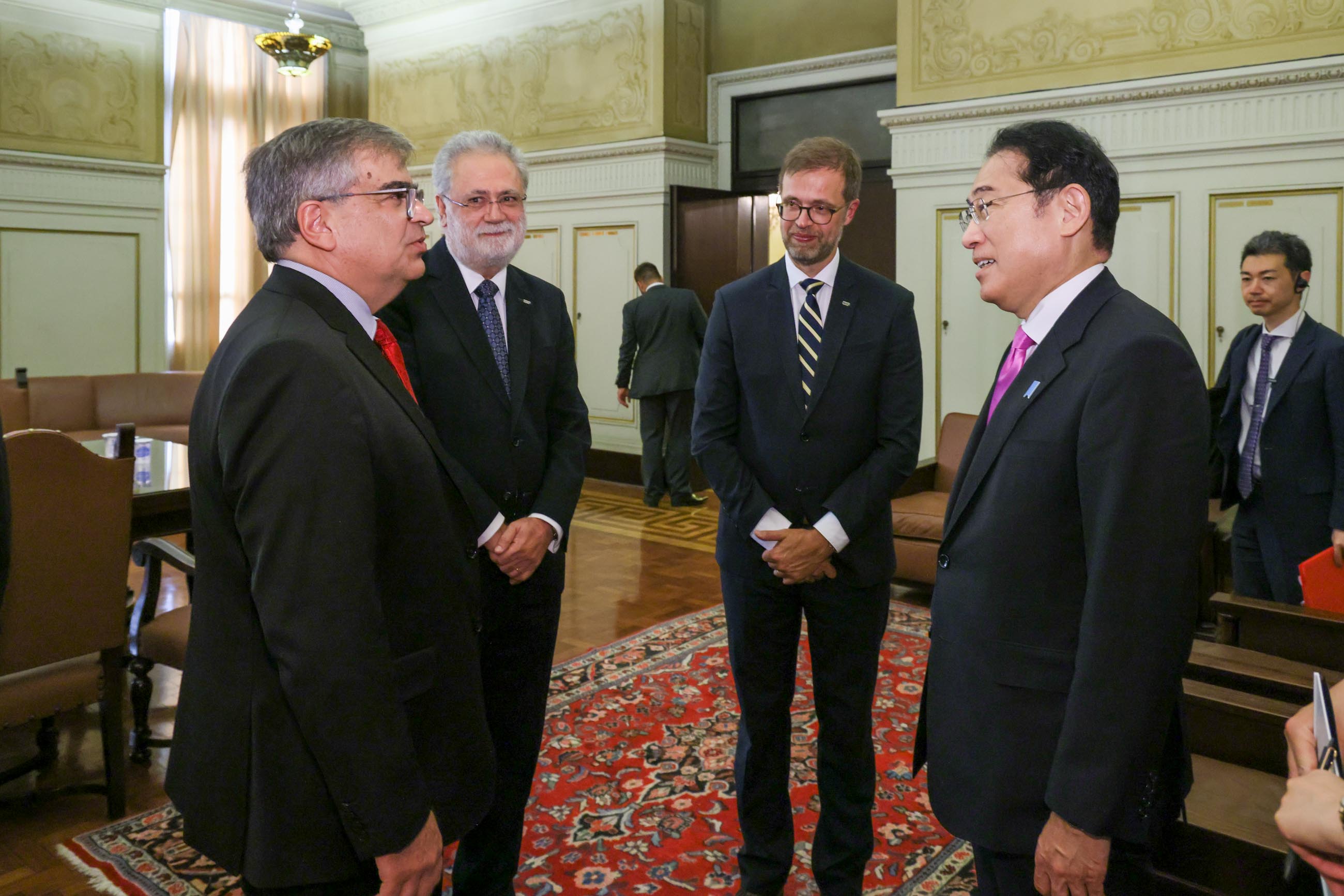 Prime Minister Kishida visiting the University of Sao Paulo