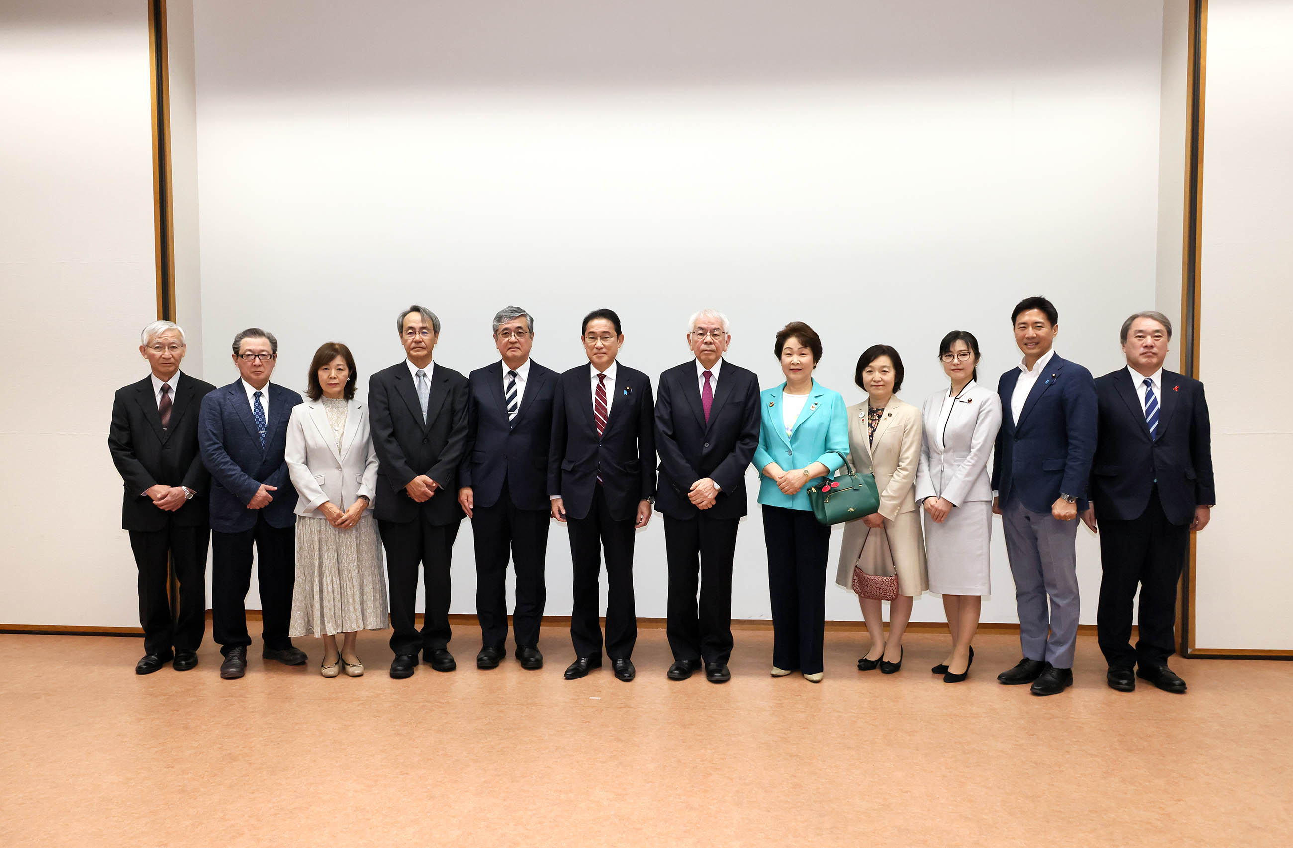 Prime Minister Kishida holding an exchange of views (1)