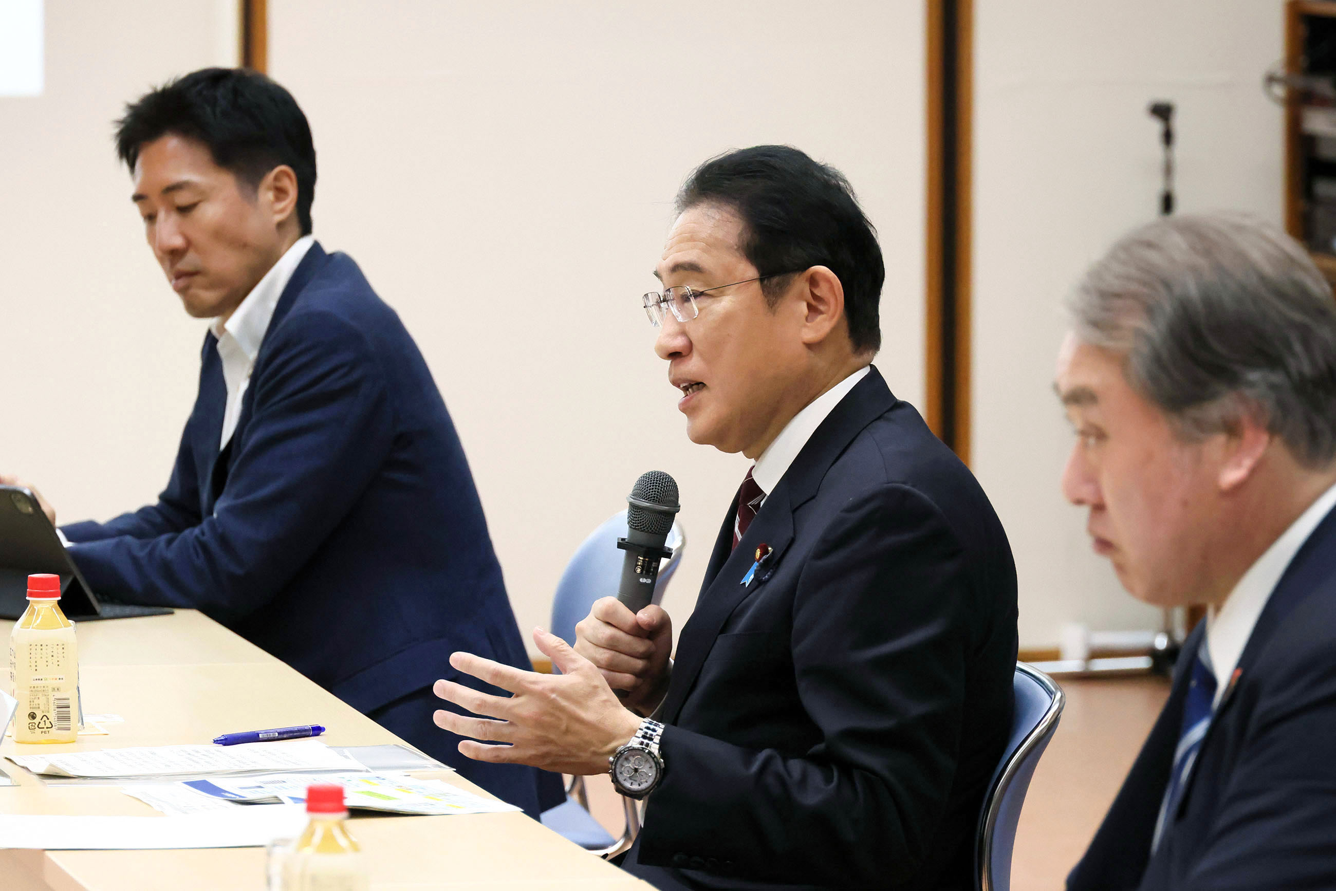 Prime Minister Kishida holding an exchange of views (3)
