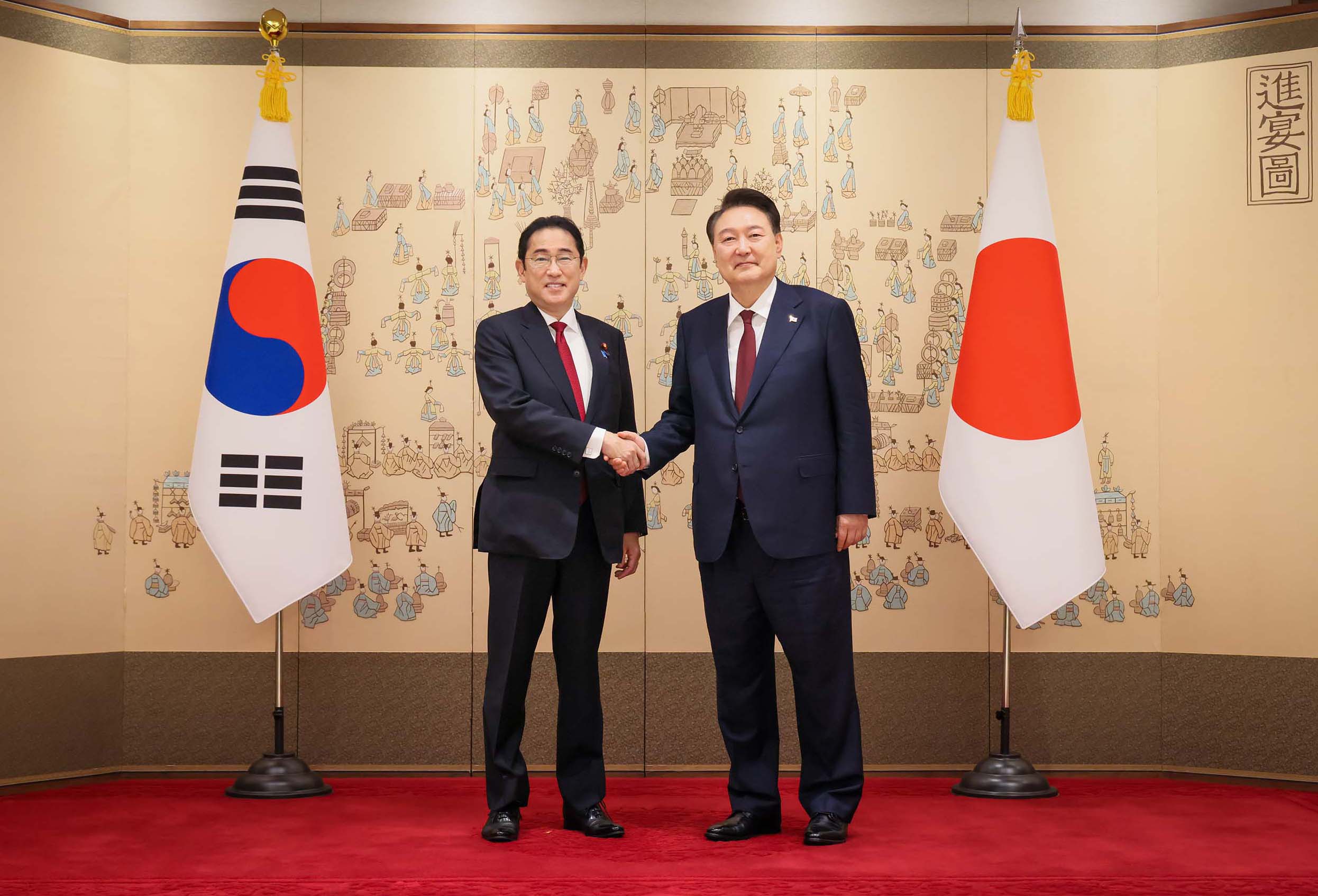 Prime Minister Kishida's Attendance at the Japan-China-ROK Trilateral Summit Meeting and Other Events: First Day