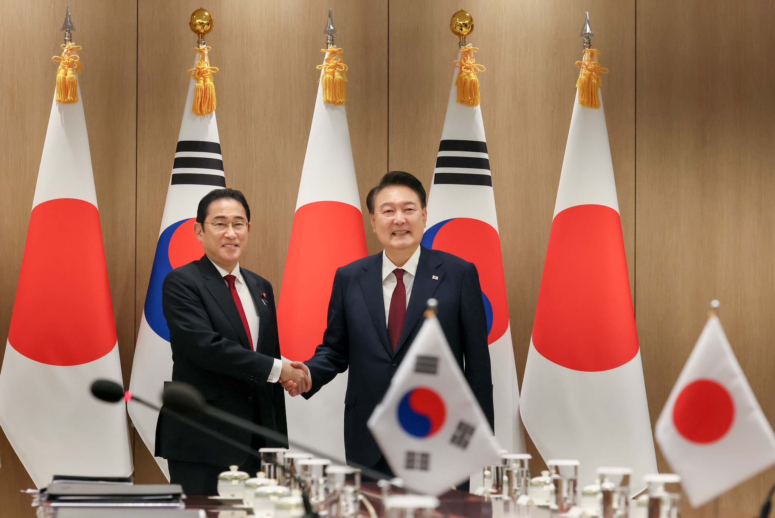 Japan-ROK summit meeting (3)