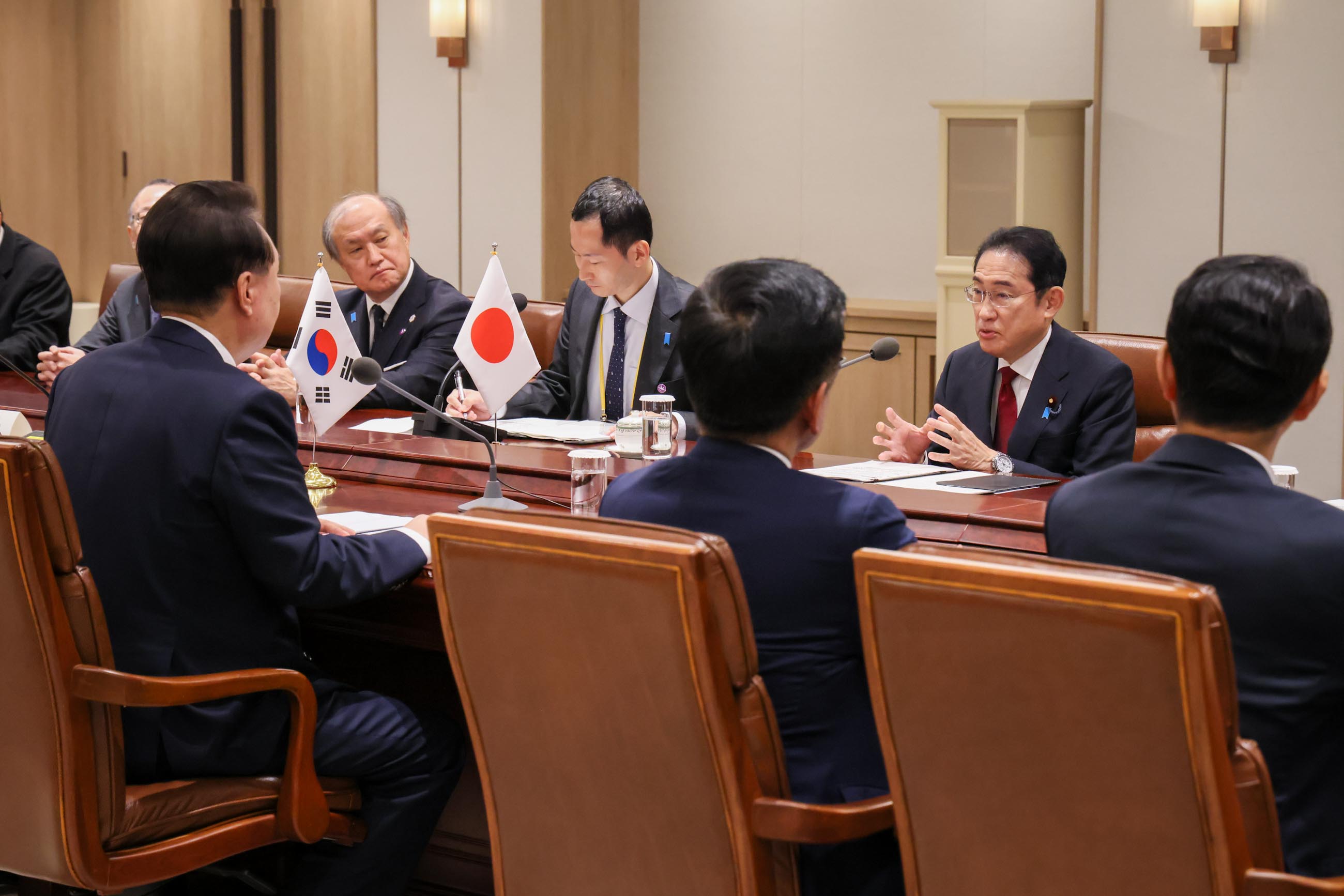 Japan-ROK summit meeting (5)