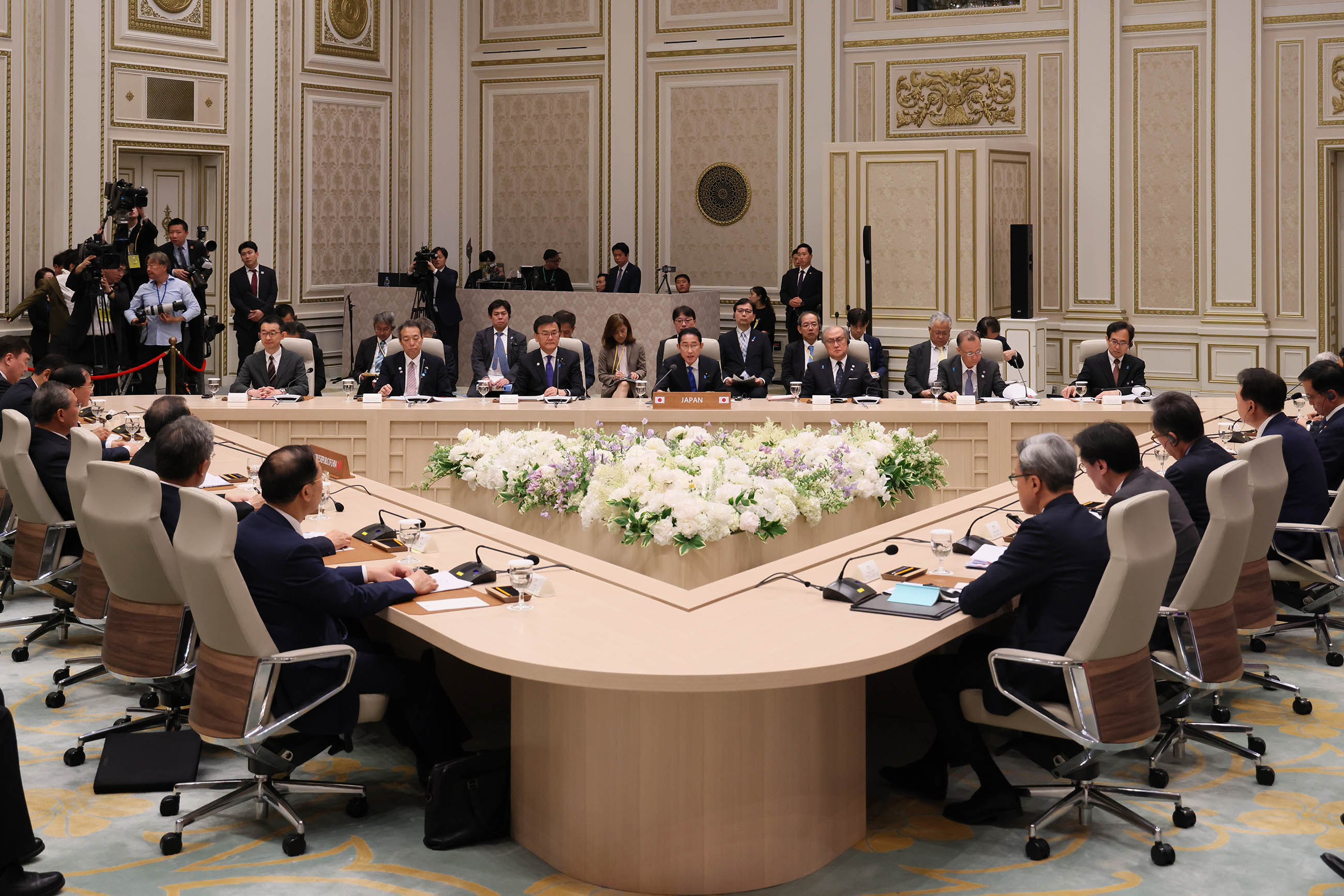 Prime Minister Kishida attending the Japan-China-ROK Trilateral Summit Meeting (2)