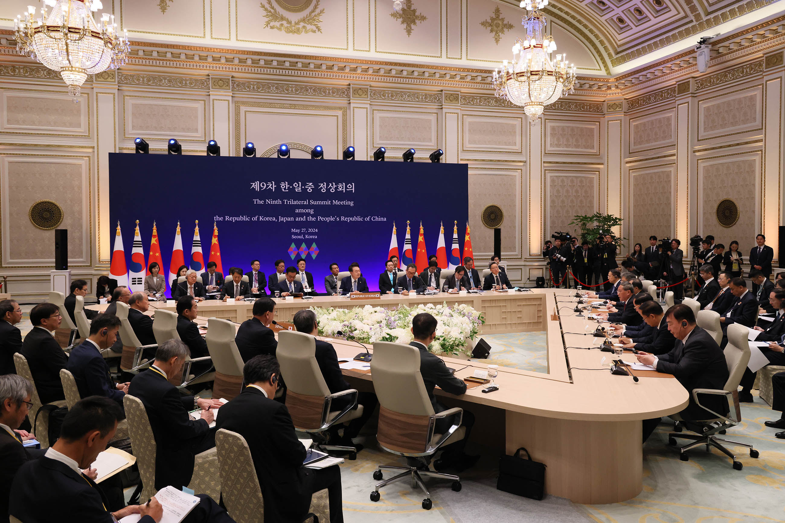Prime Minister Kishida attending the Japan-China-ROK Trilateral Summit Meeting (5)