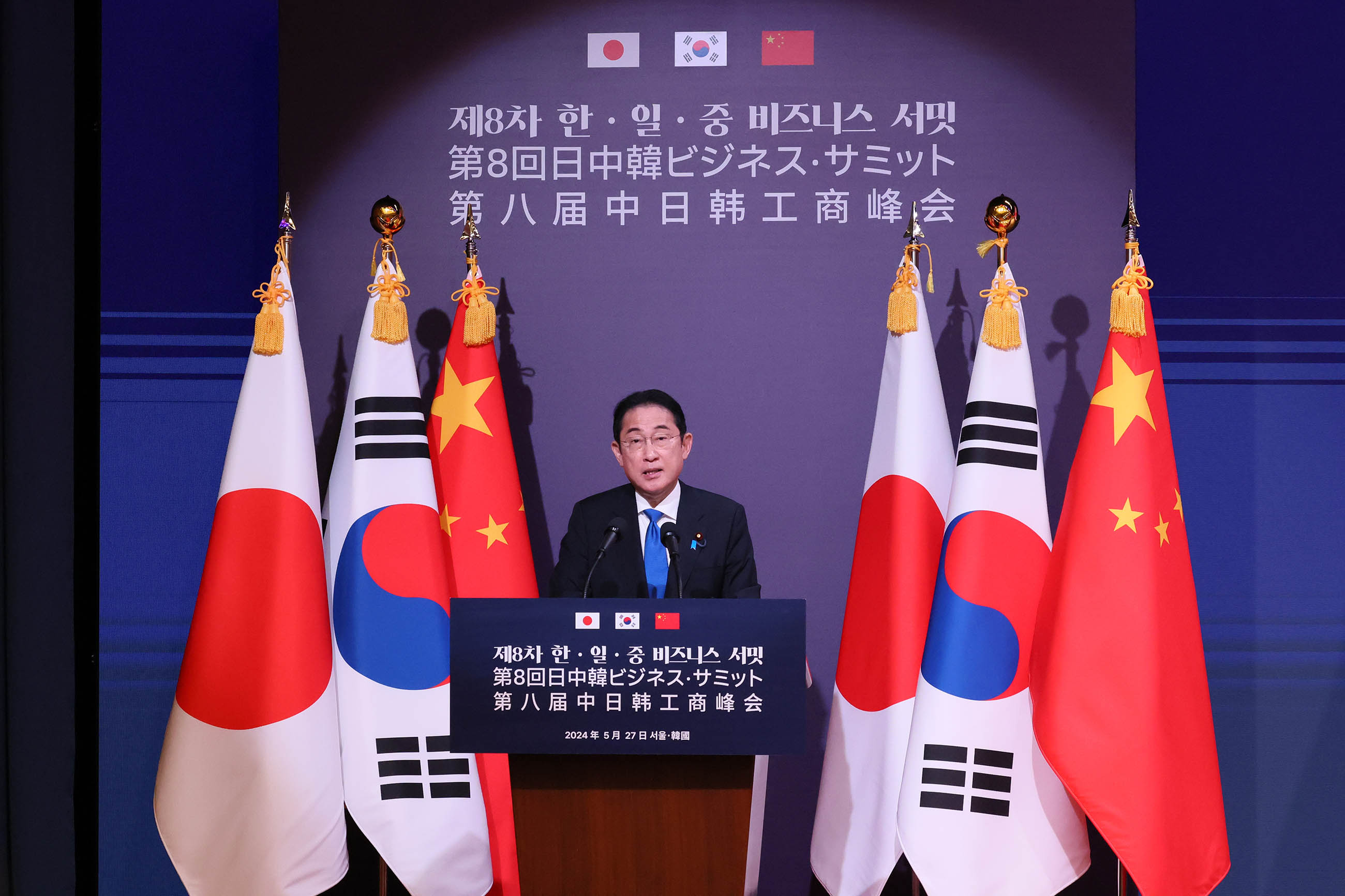 Prime Minister Kishida attending the Japan-China-ROK Business Summit (6)