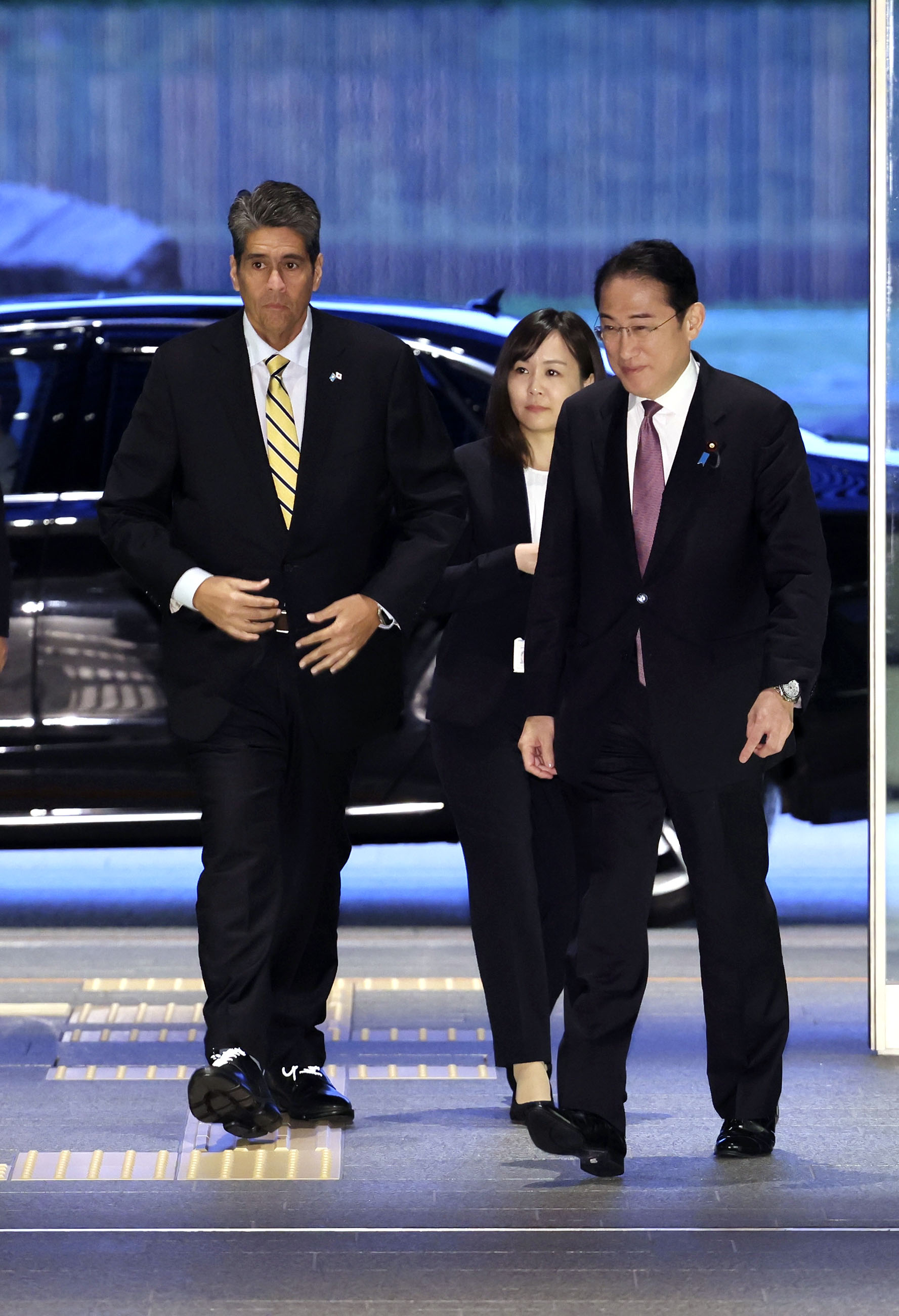 Prime Minister Kishida welcoming President Whipps
