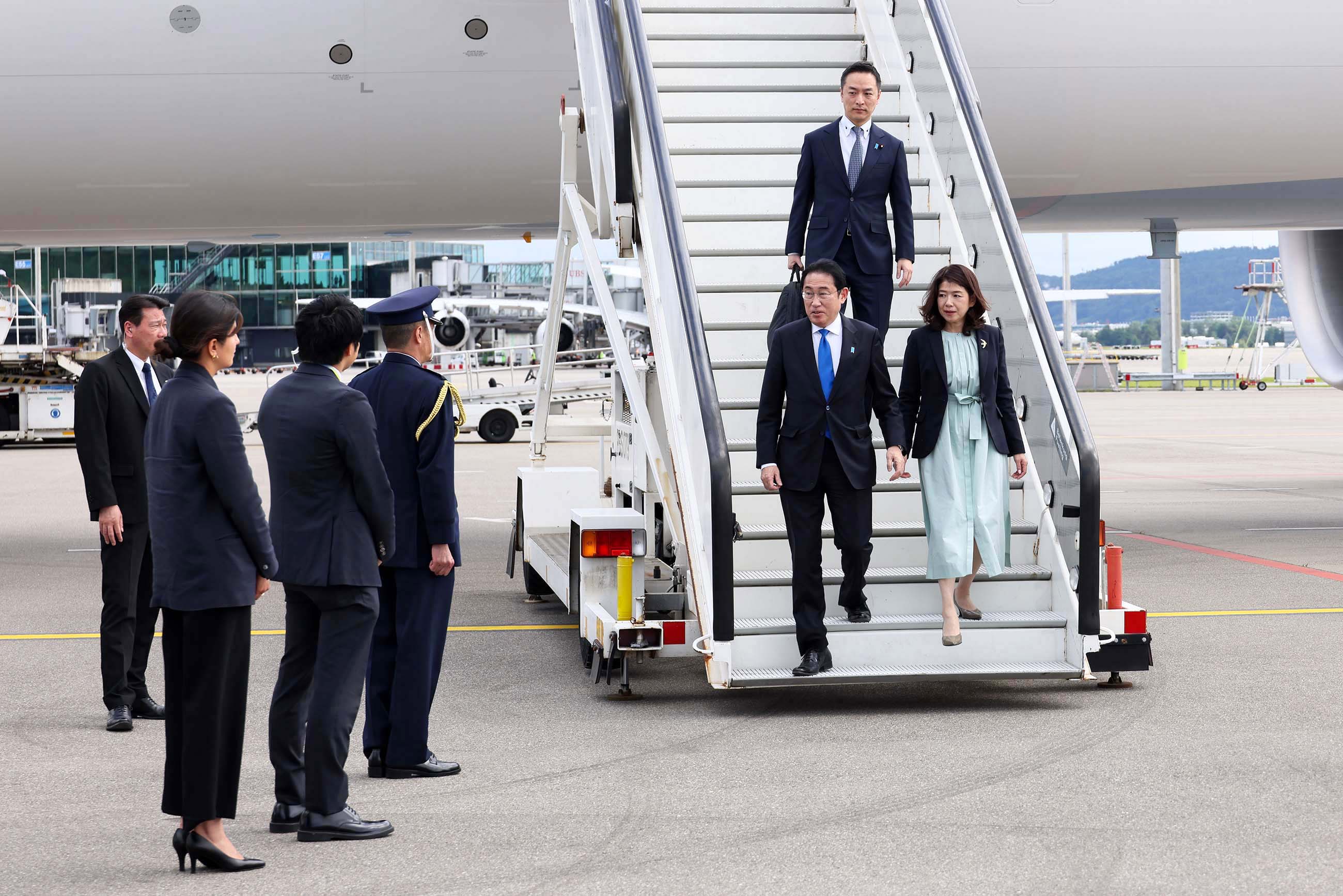 Prime Minister Kishida arriving in Switzerland