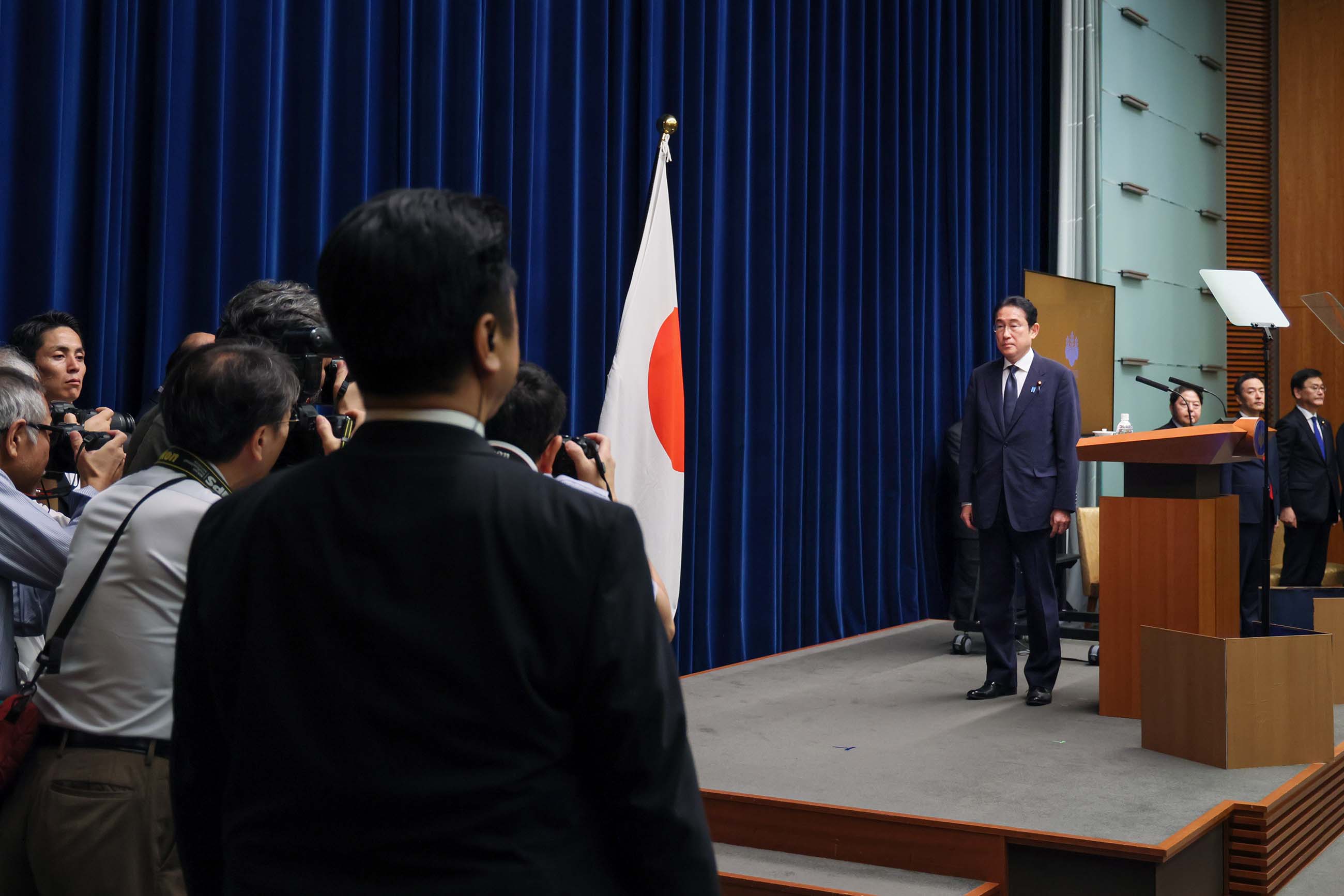 Prime Minister Kishida attending a photograph session 