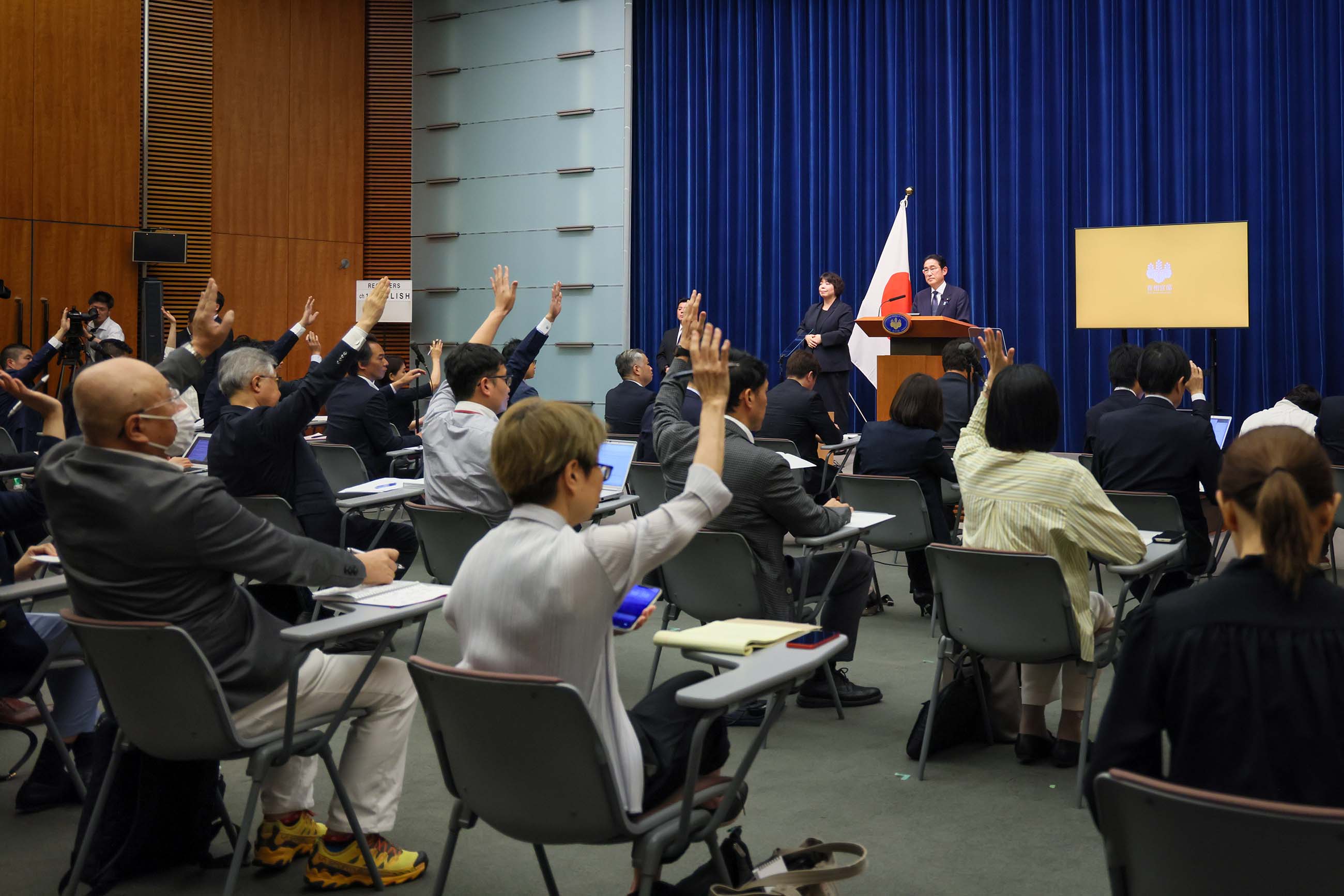 Prime Minister Kishida answering questions from the journalists (2)