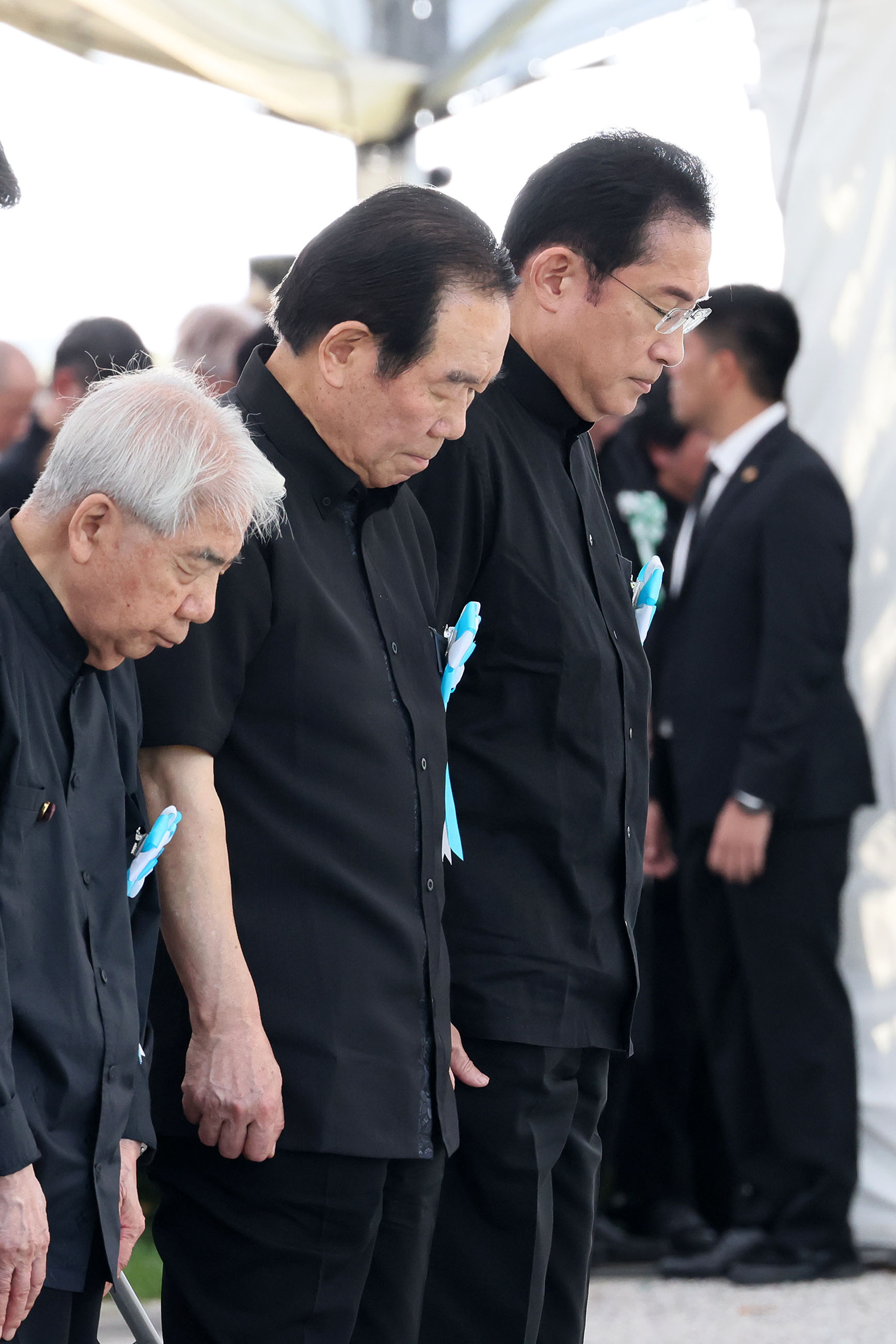 Photograph of the Prime Minister observing a moment of silence at the Memorial Ceremony to Commemorate the Fallen on the 79th Anniversary of the End of the Battle of Okinawa (2)