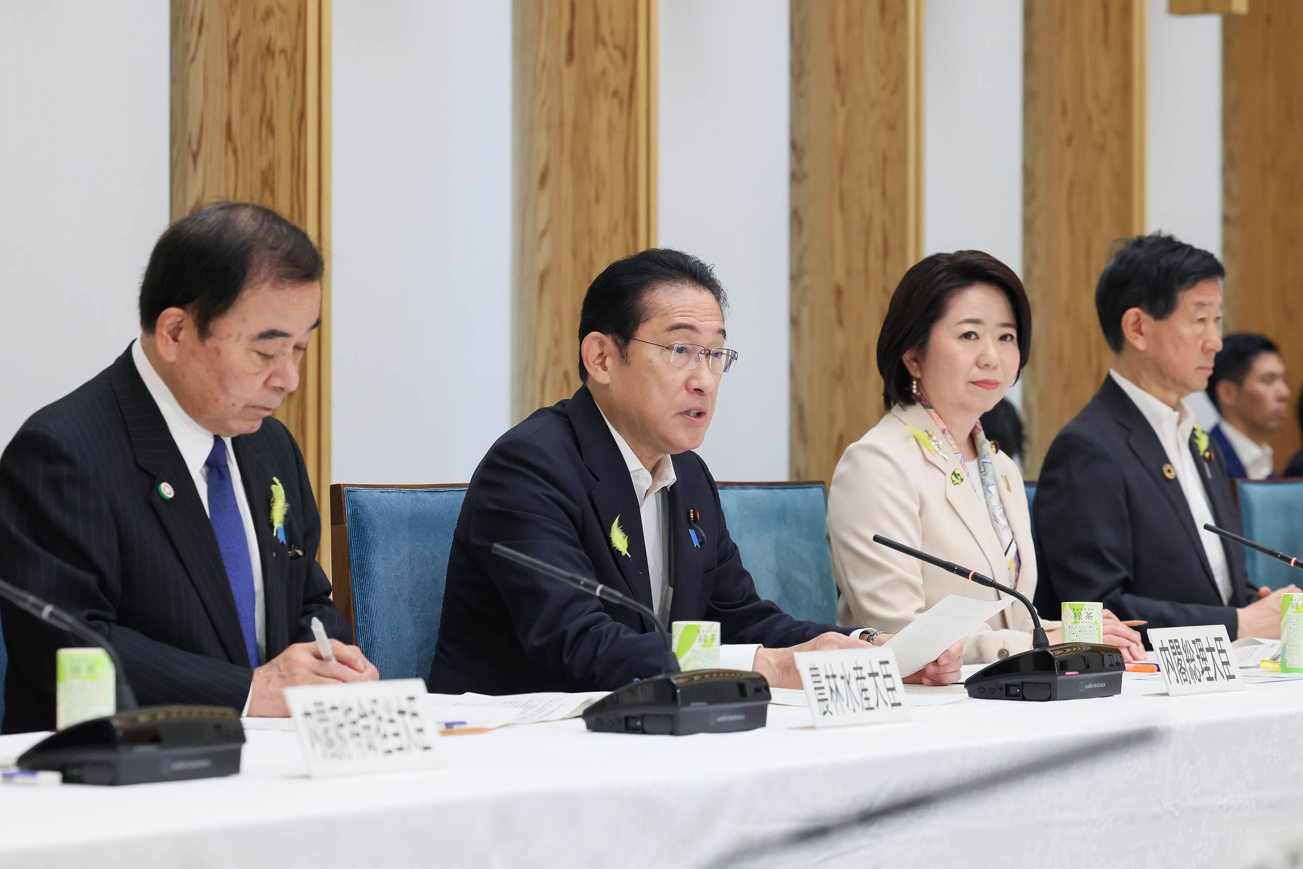 Prime Minister Kishida wrapping up a meeting (1)