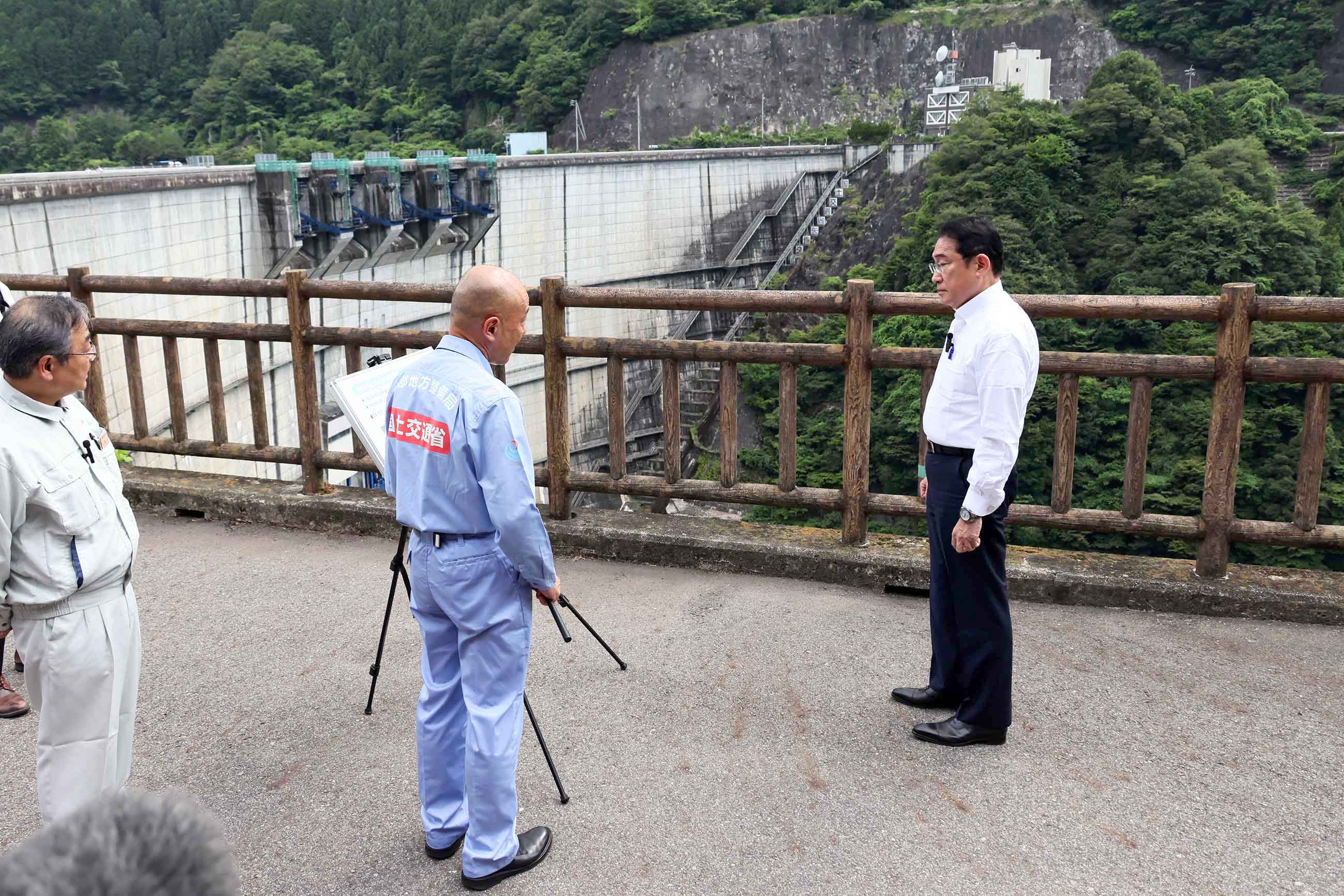 Prime Minister Kishida visiting the Yahagi Dam (1) 