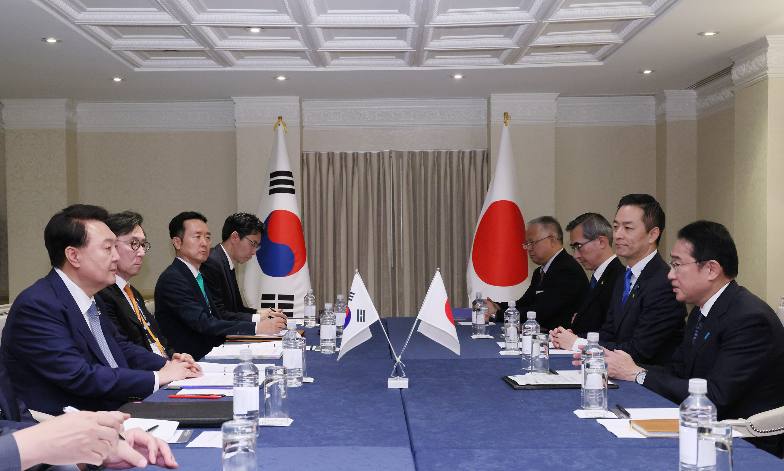 Japan-ROK Summit Meeting (3)