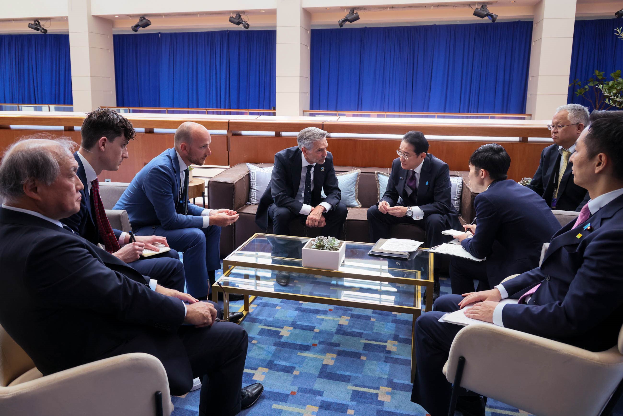 Prime Minister Kishida holding a meeting with Dutch Prime Minister Schoof (1)