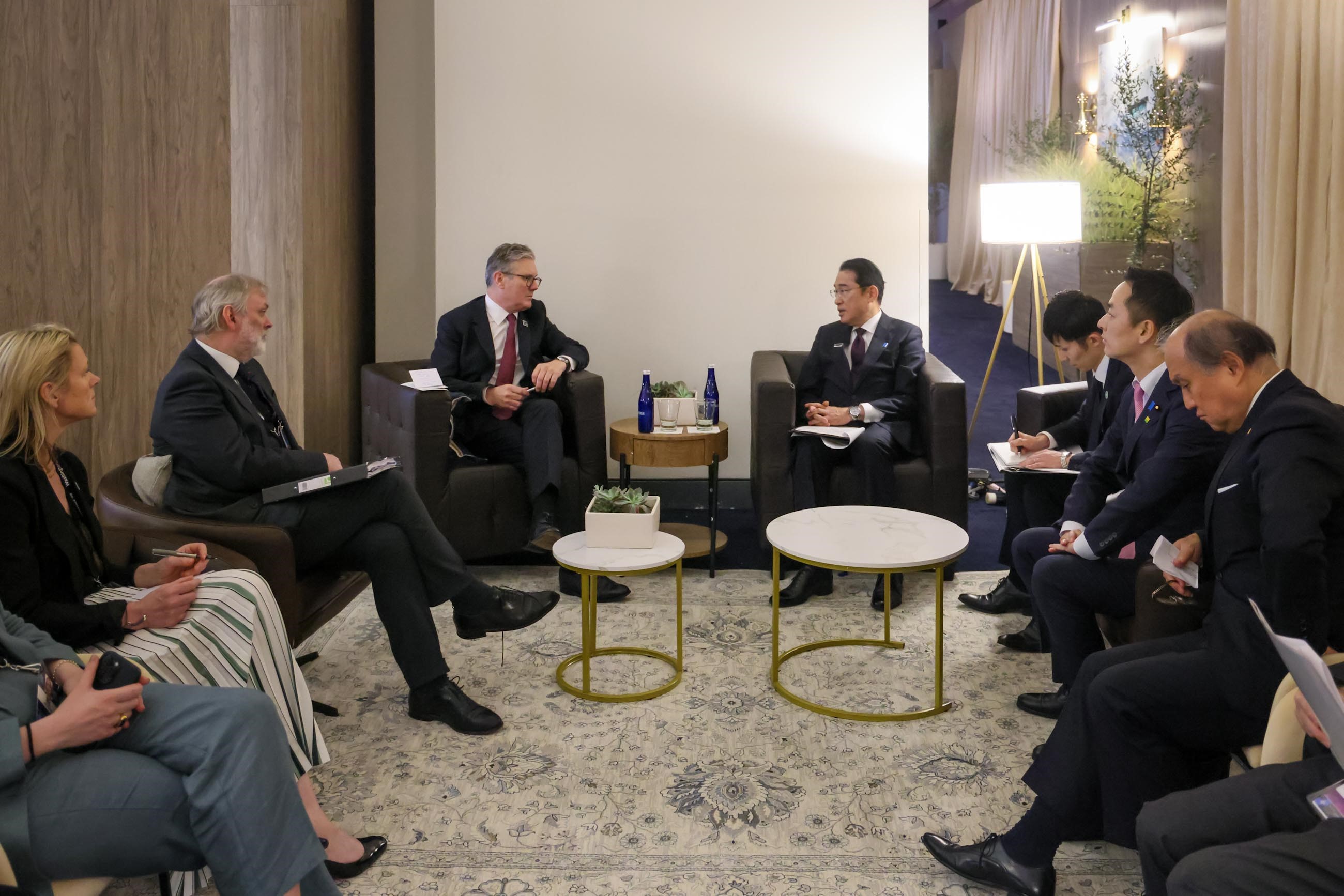 Prime Minister Kishida holding a meeting with UK Prime Minister Starmer (2)