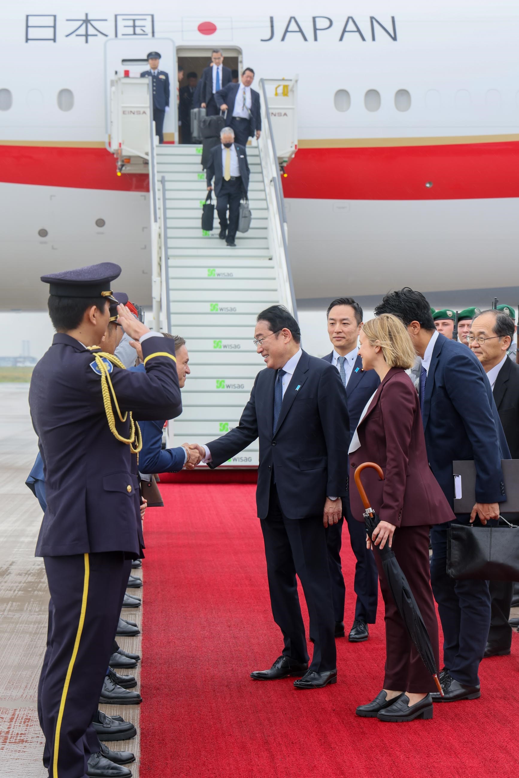 Prime Minister Kishida arriving in Berlin (2)