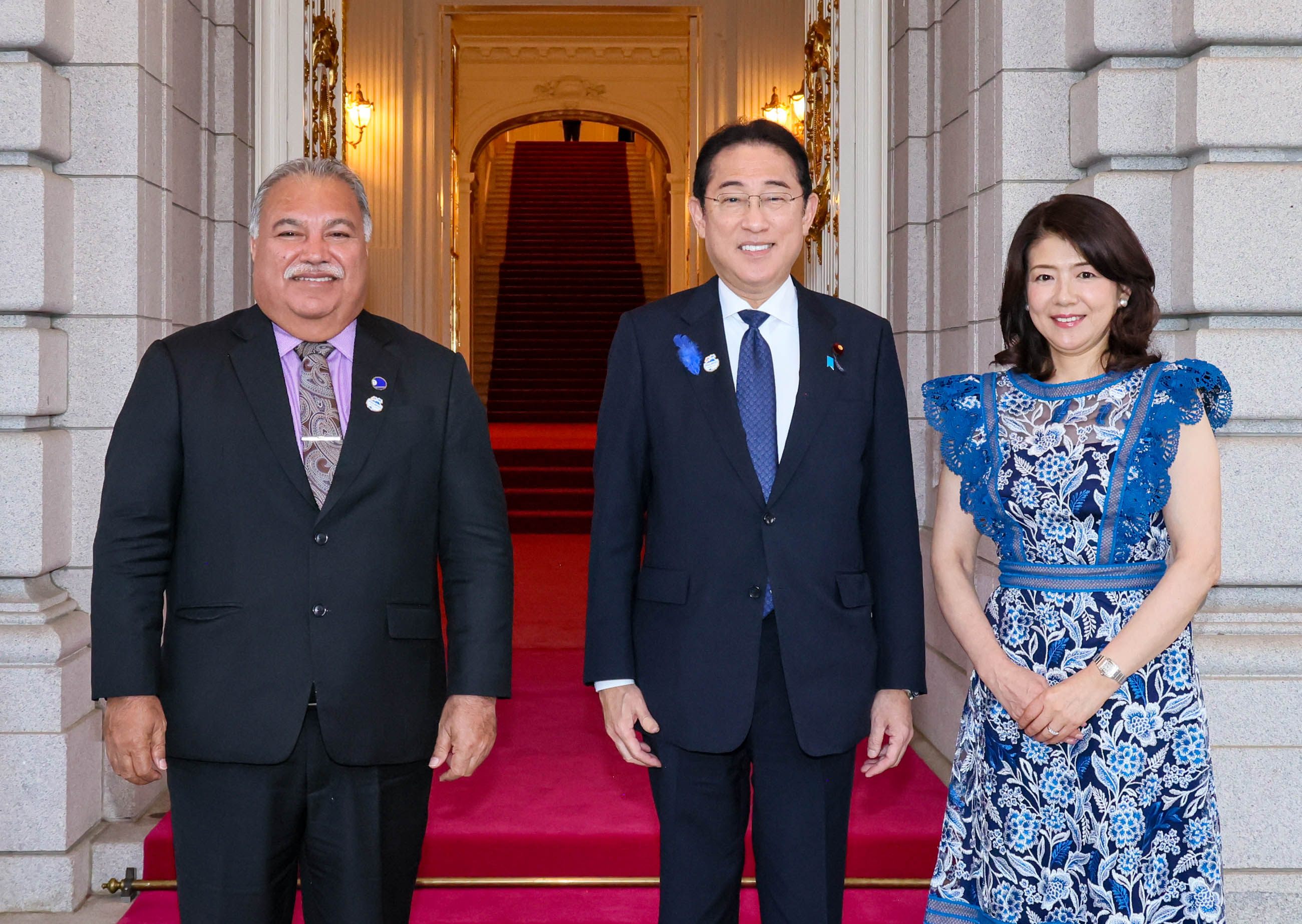 Prime Minister Kishida welcoming Hon. Mr. Baron Waqa, Secretary General, Pacific Islands Forum 