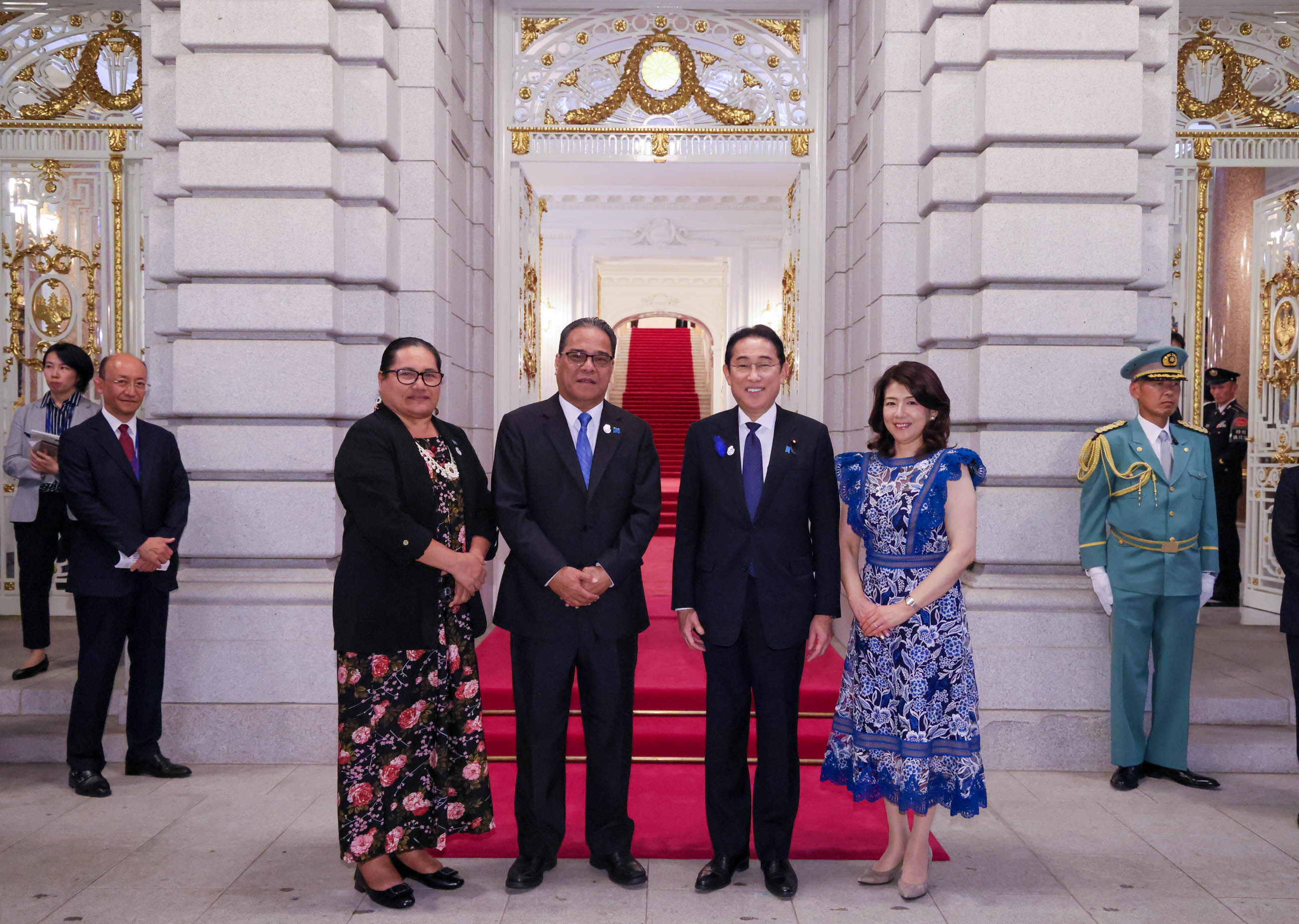 Prime Minister Kishida welcoming H.E. Mr. Wesley W. Simina, President of the Federated States of Micronesia (FSM) and Mrs. Simina 