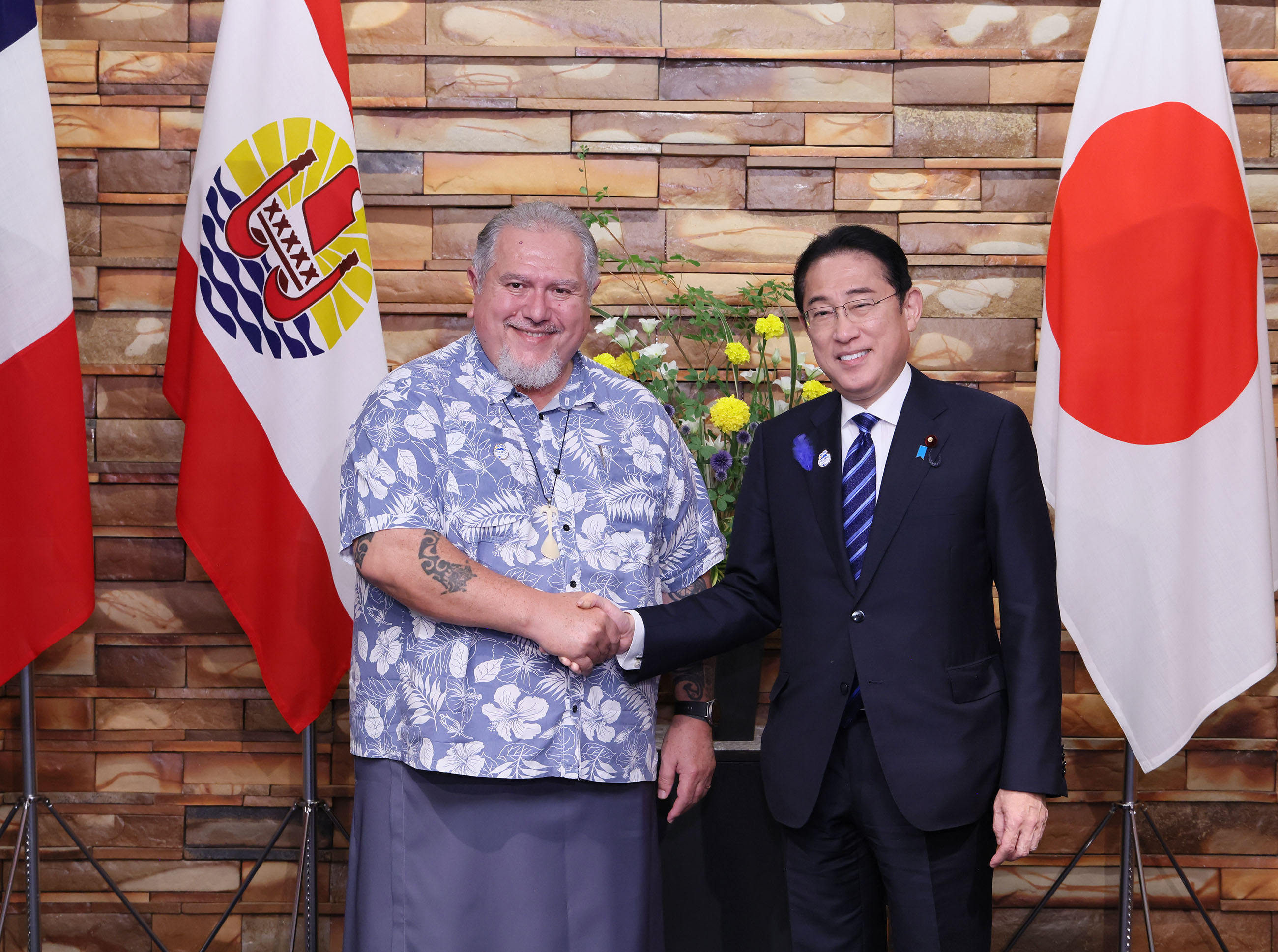 Prime Minister Kishida receiving a courtesy call by H.E. Mr. Moetai BROTHERSON, President of French Polynesia (1)