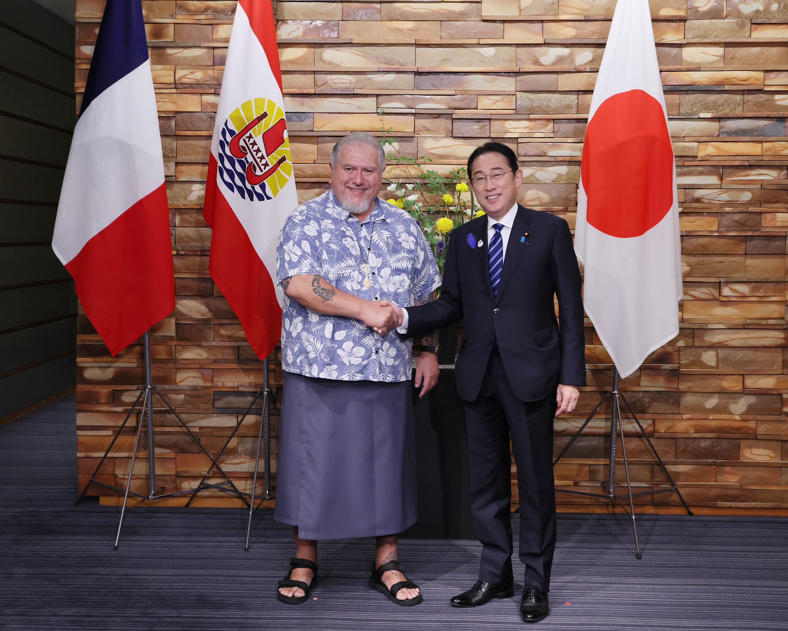 Prime Minister Kishida receiving a courtesy call by H.E. Mr. Moetai BROTHERSON, President of French Polynesia (2)