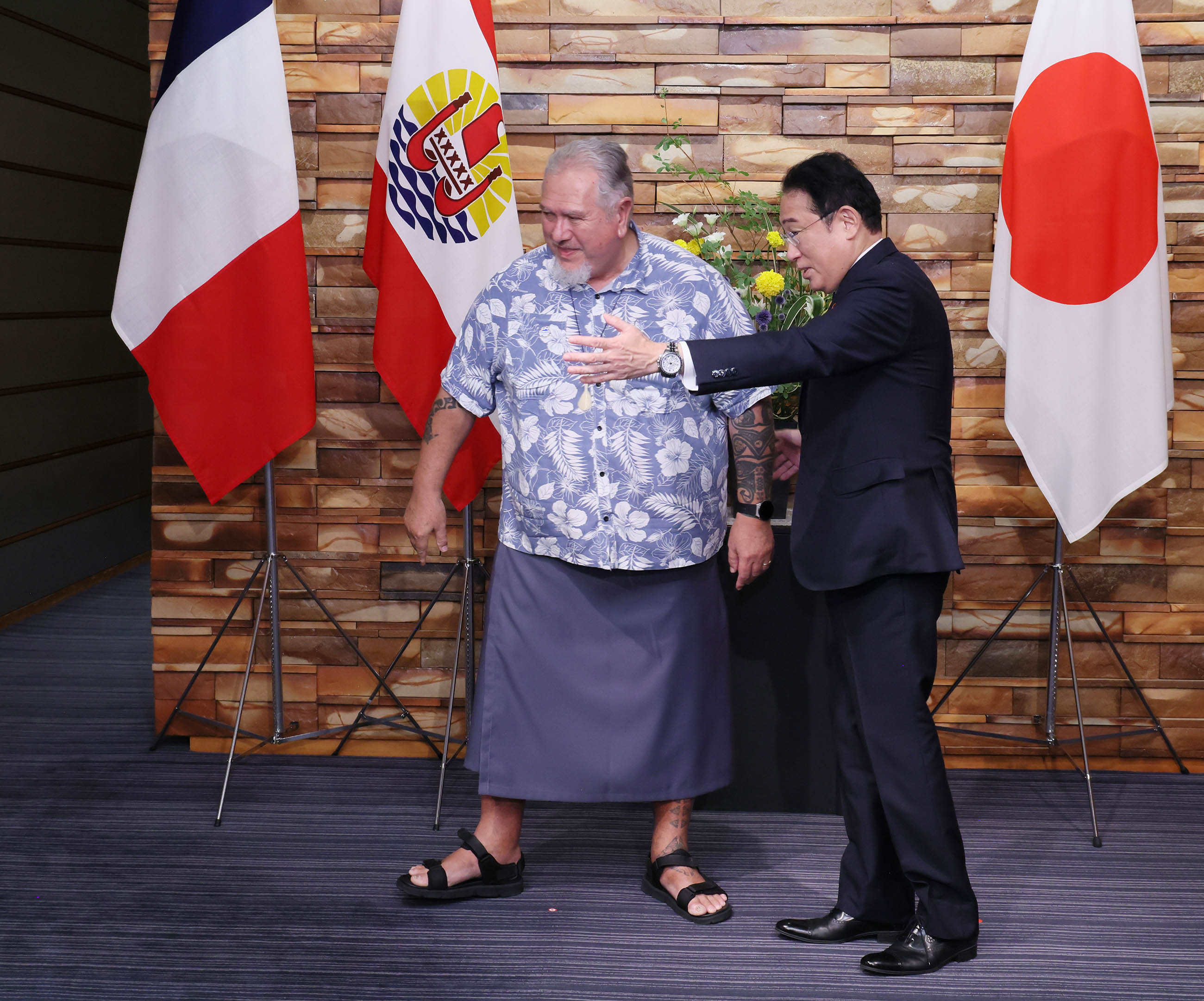 Prime Minister Kishida receiving a courtesy call by H.E. Mr. Moetai BROTHERSON, President of French Polynesia (3)