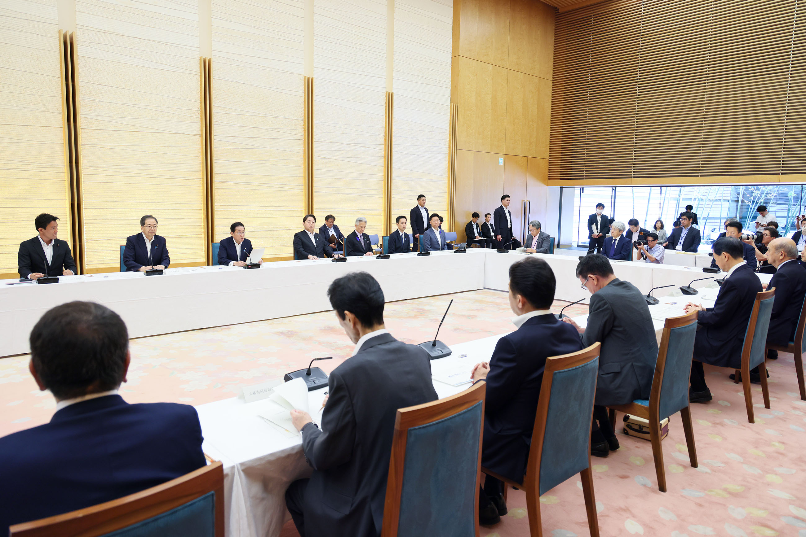 Prime Minister Kishida wrapping up a meeting (3)