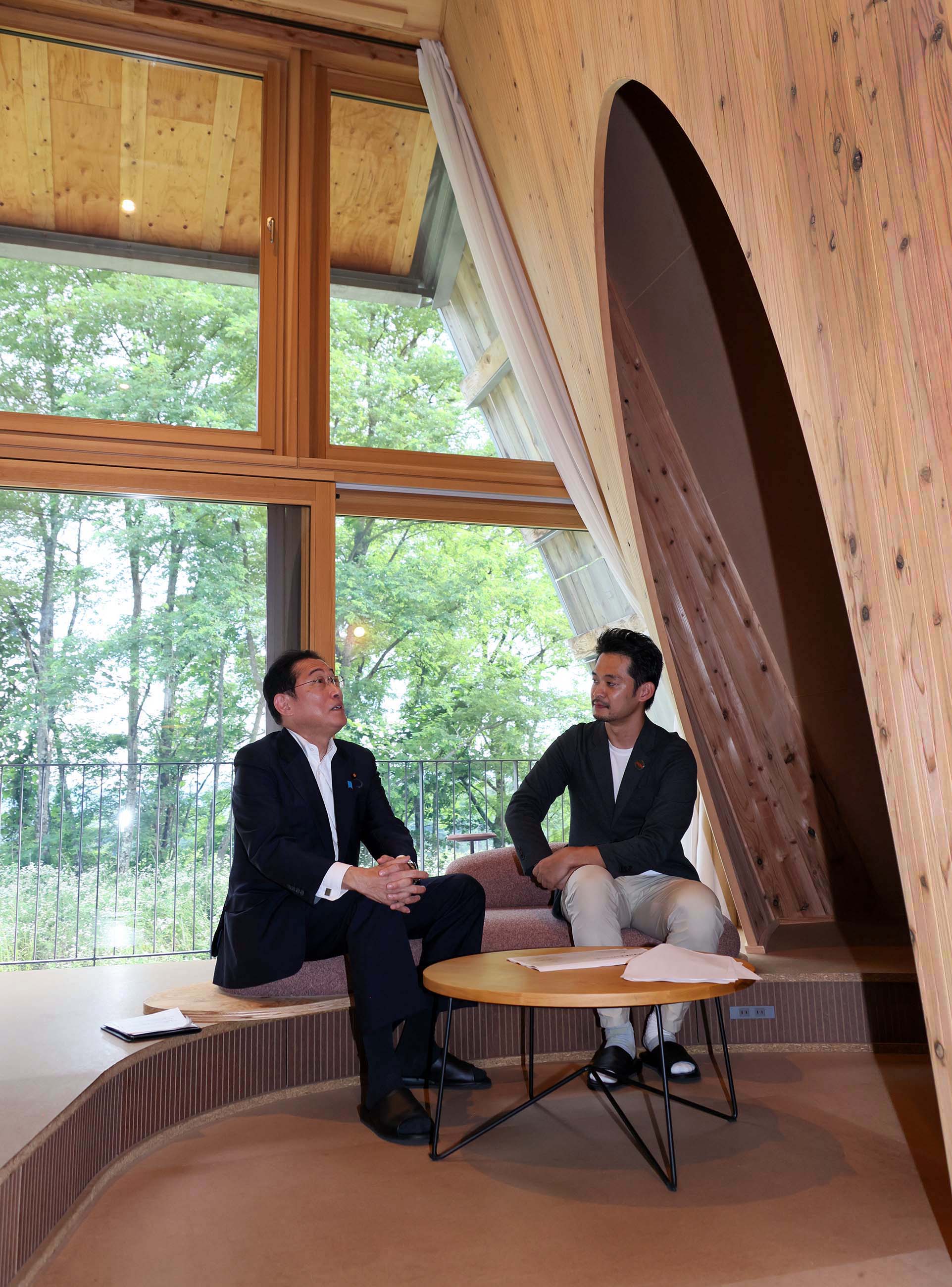 Prime Minister Kishida visiting SANU 2nd Home Karuizawa 1st (2)