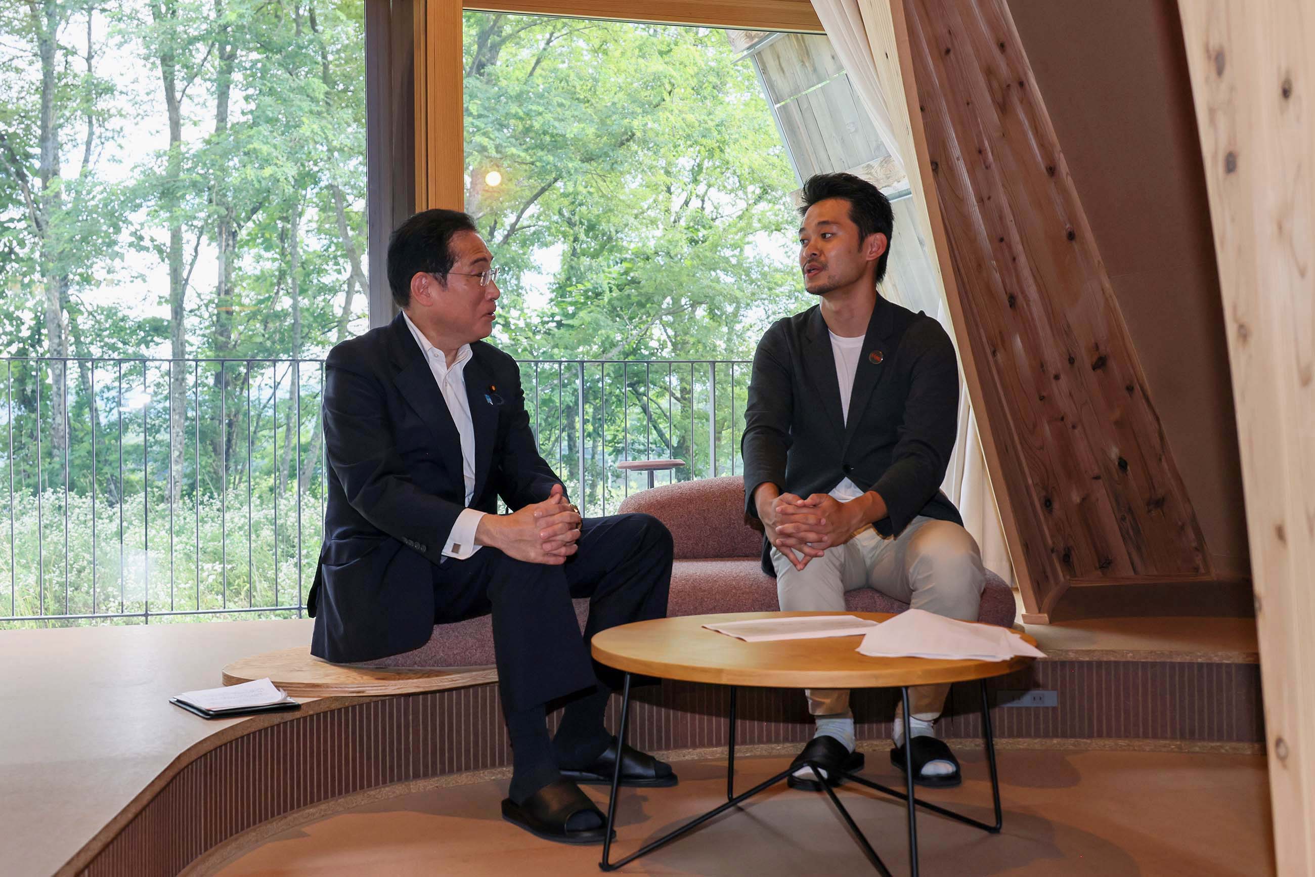 Prime Minister Kishida visiting SANU 2nd Home Karuizawa 1st (3)
