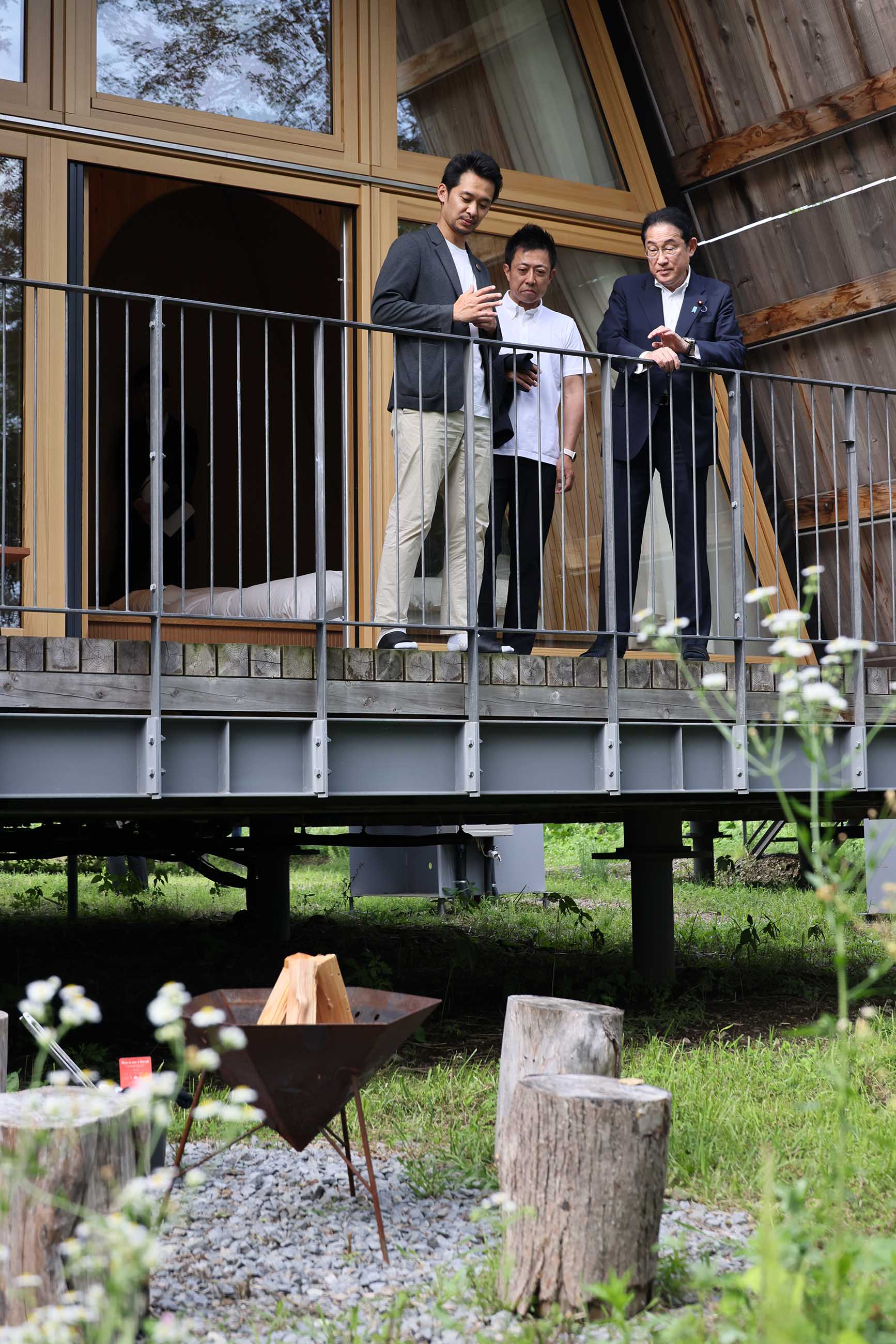 Prime Minister Kishida visiting SANU 2nd Home Karuizawa 1st (4)