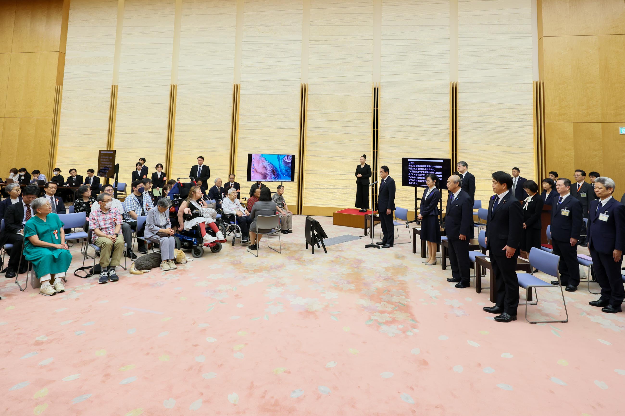 Prime Minister Kishida meeting with groups of plaintiffs and others (3)