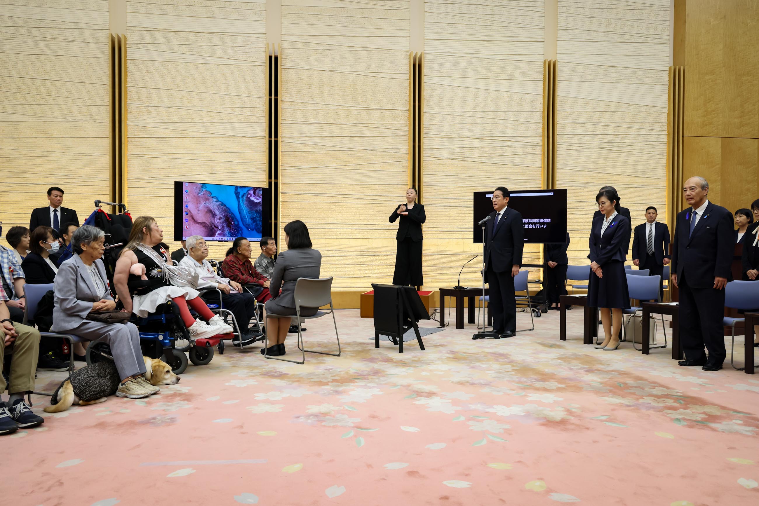 Prime Minister Kishida meeting with groups of plaintiffs and others (4)