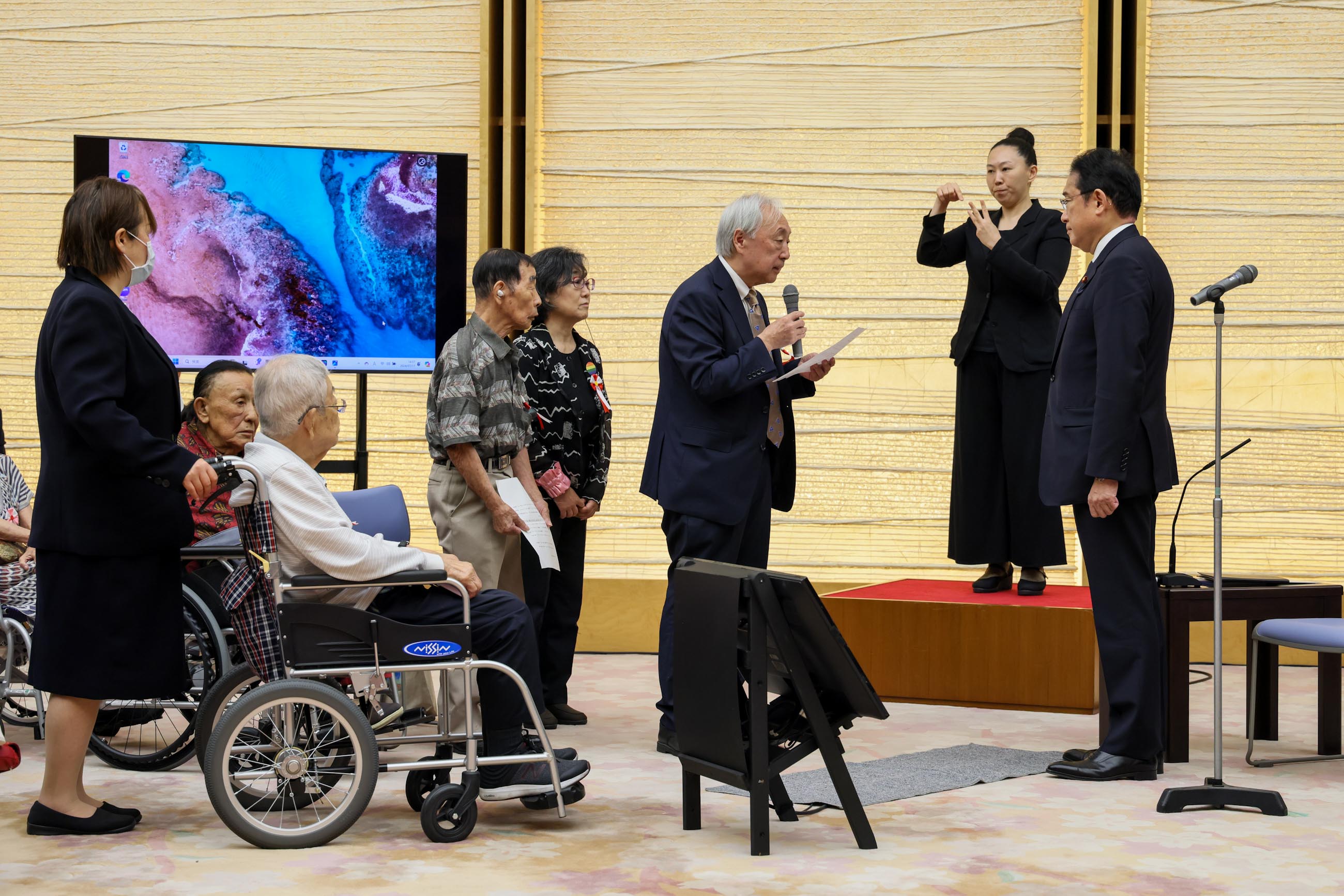 Prime Minister Kishida meeting with groups of plaintiffs and others (9)