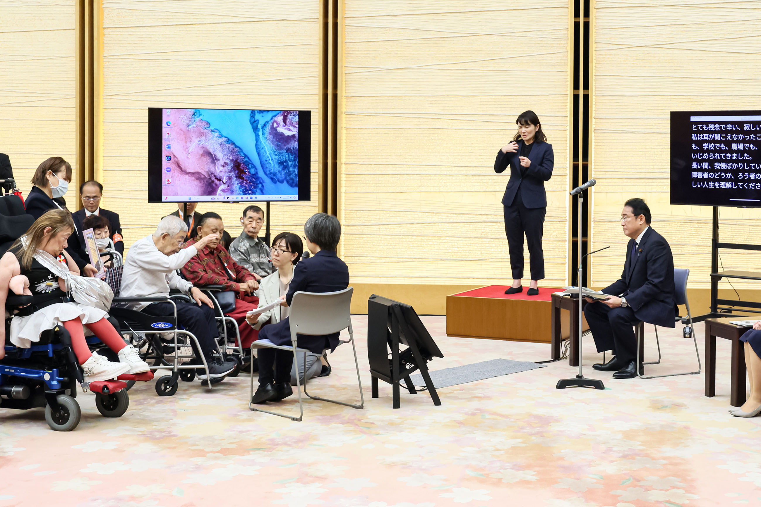 Prime Minister Kishida meeting with groups of plaintiffs and others (12)