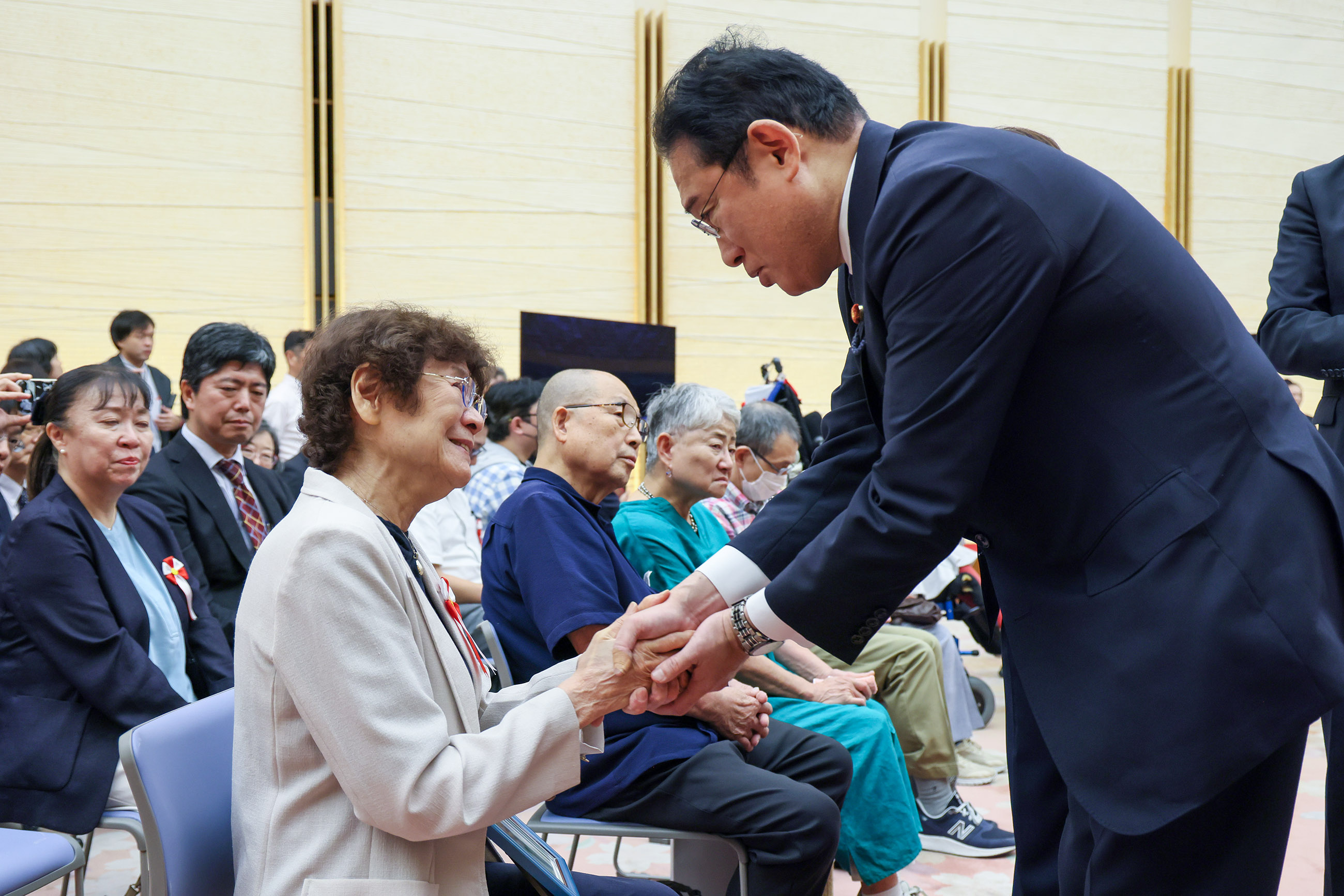 Prime Minister Kishida meeting with groups of plaintiffs and others (13)