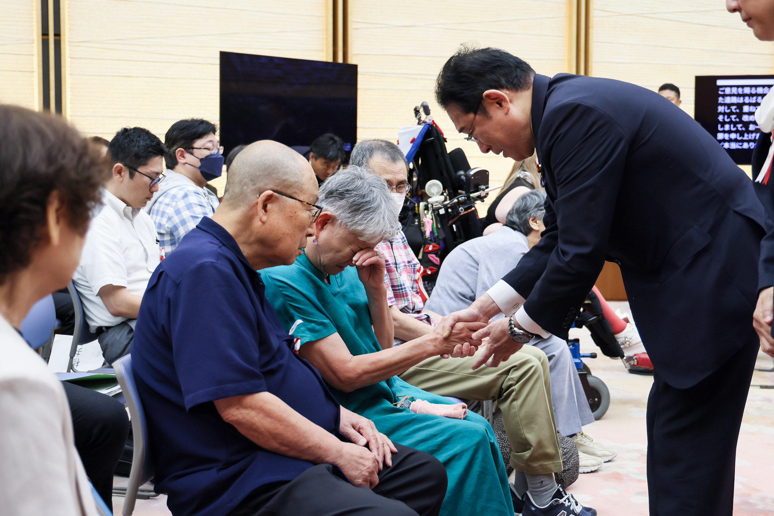 Prime Minister Kishida meeting with groups of plaintiffs and others (14)