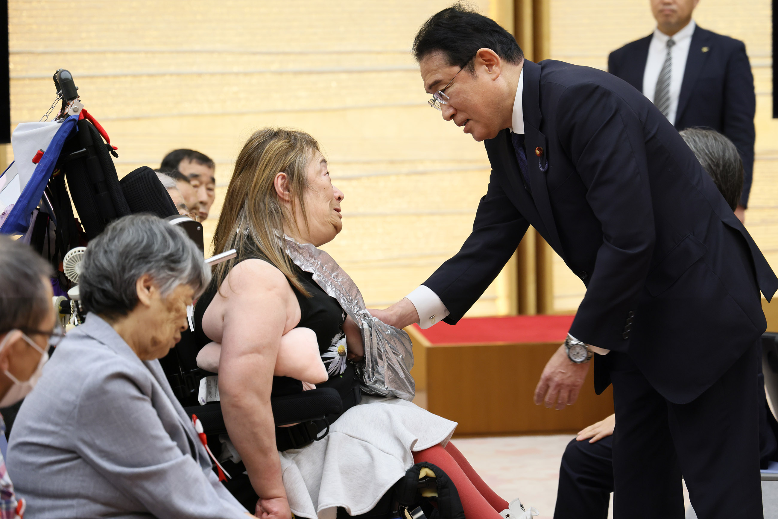 Prime Minister Kishida meeting with groups of plaintiffs and others (16)