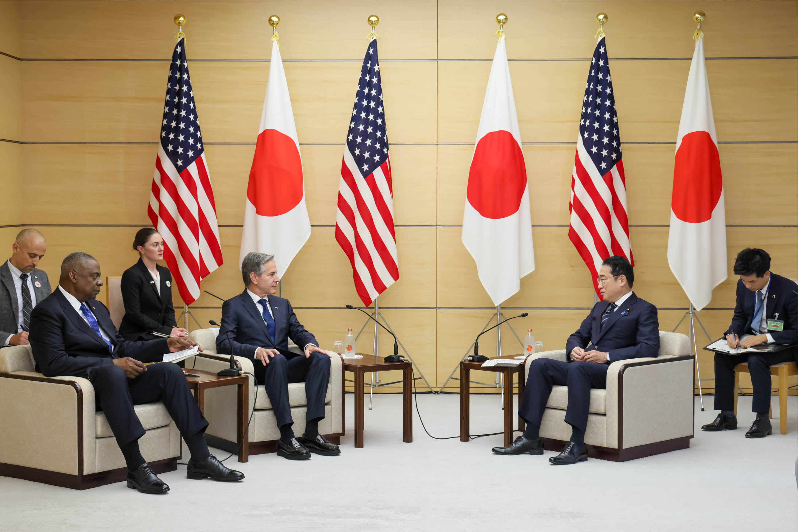 Prime Minister Kishida receiving a courtesy call (3)