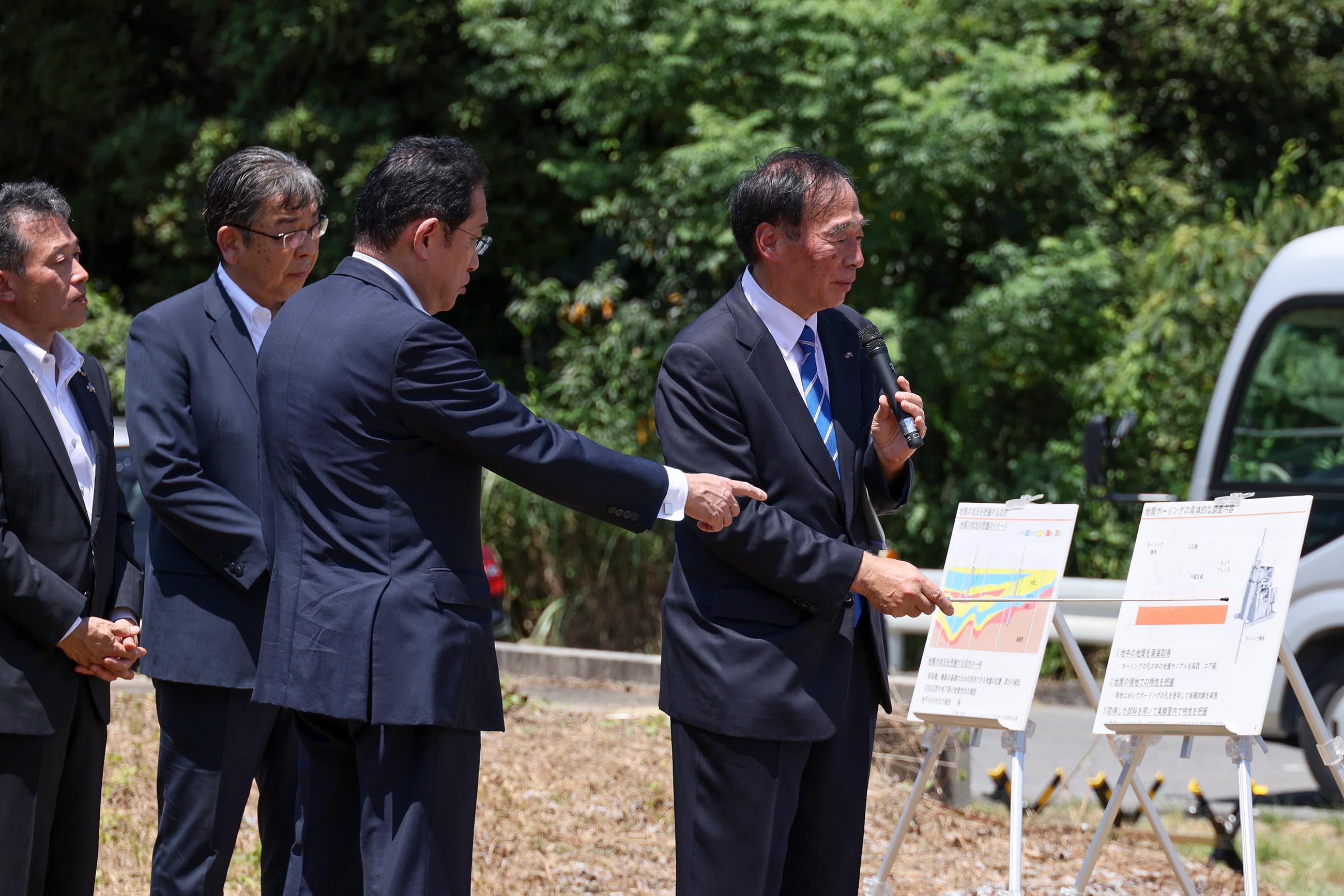 Prime Minister Kishida visiting a boring survey site to select the location of the station in Mie Prefecture of the Maglev Chuo Shinkansen (3)