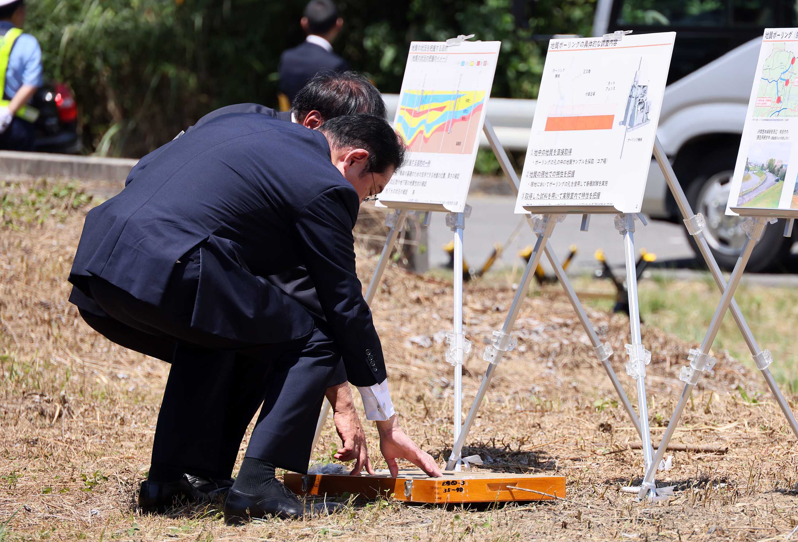 Prime Minister Kishida visiting a boring survey site to select the location of the station in Mie Prefecture of the Maglev Chuo Shinkansen (4)