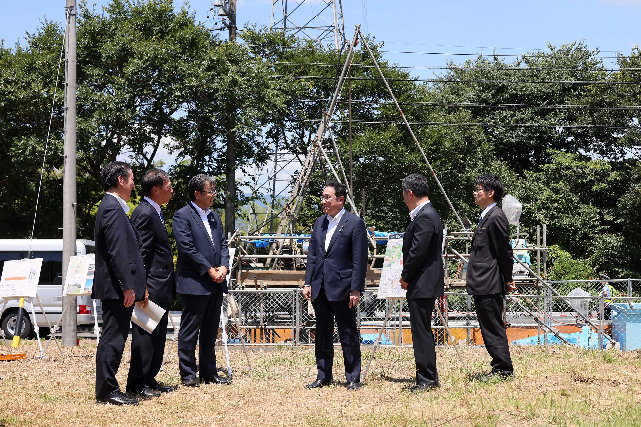 Prime Minister Kishida visiting a boring survey site to select the location of the station in Mie Prefecture of the Maglev Chuo Shinkansen (6)