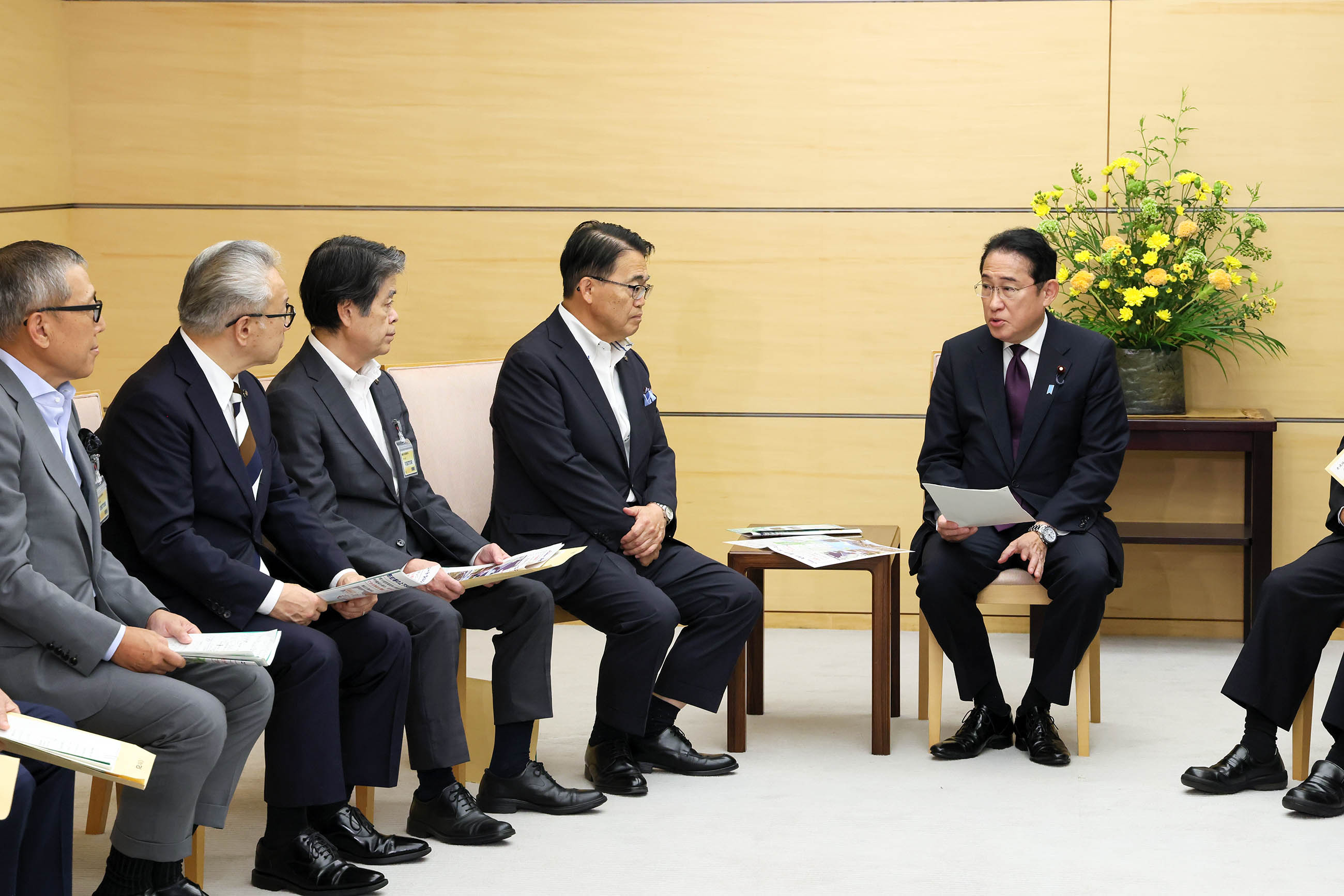 Prime Minister Kishida receiving a courtesy call (2)